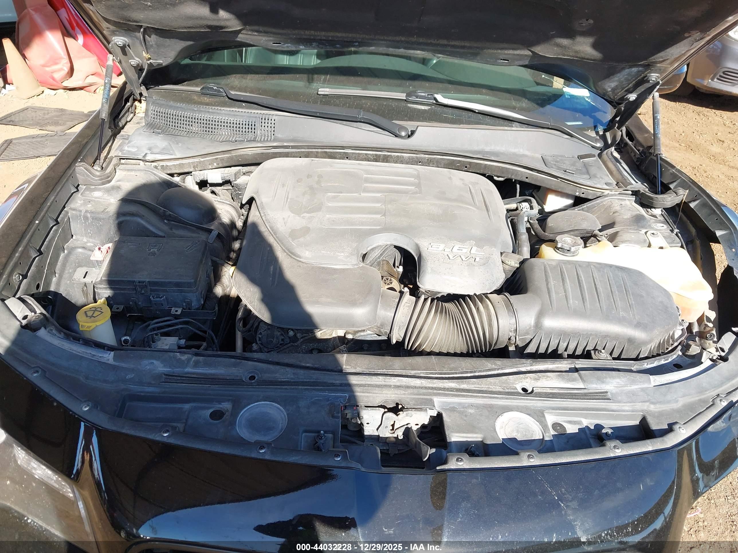 CHRYSLER 300 image 10