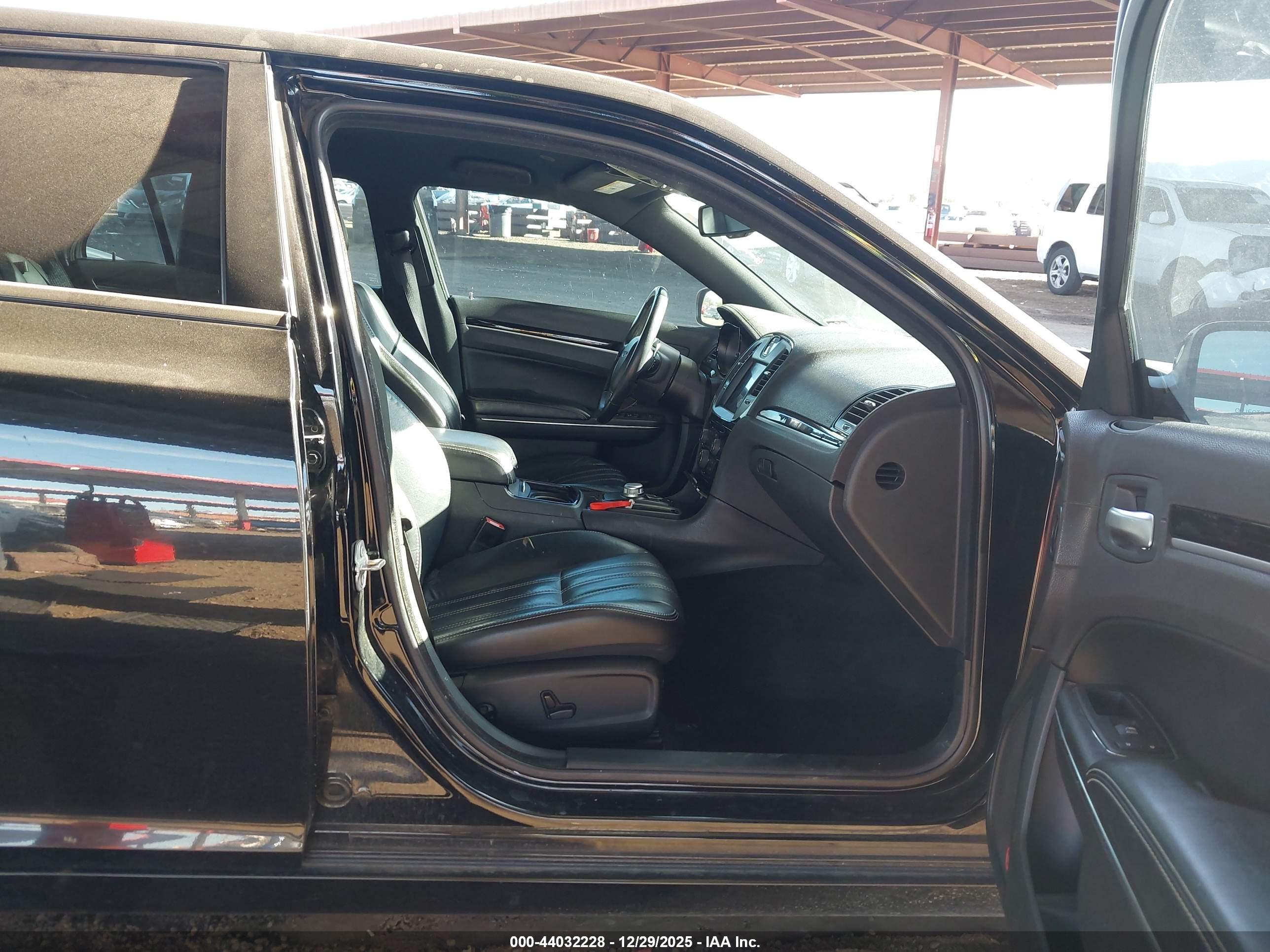 CHRYSLER 300 image 5