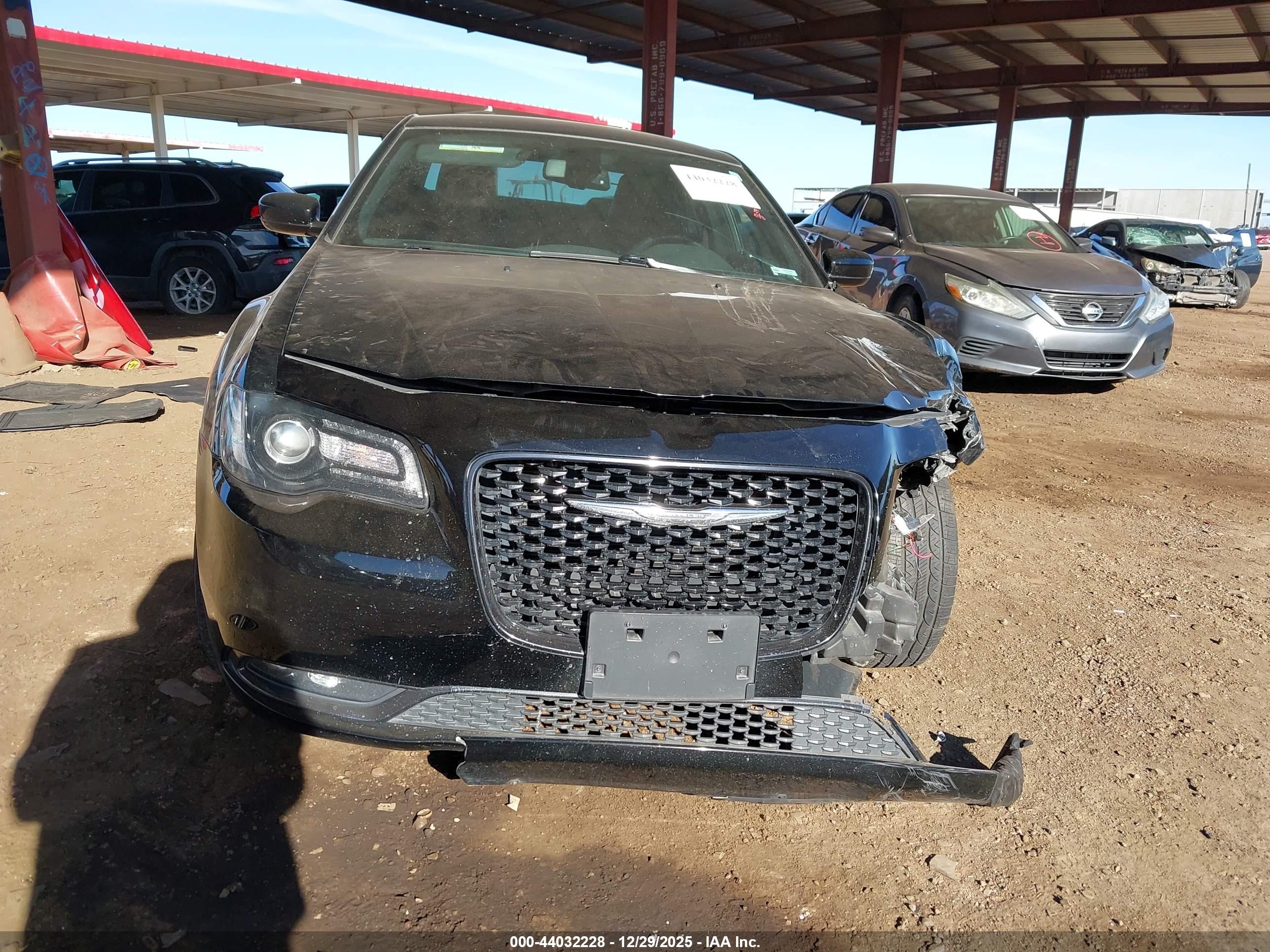 CHRYSLER 300 image 6