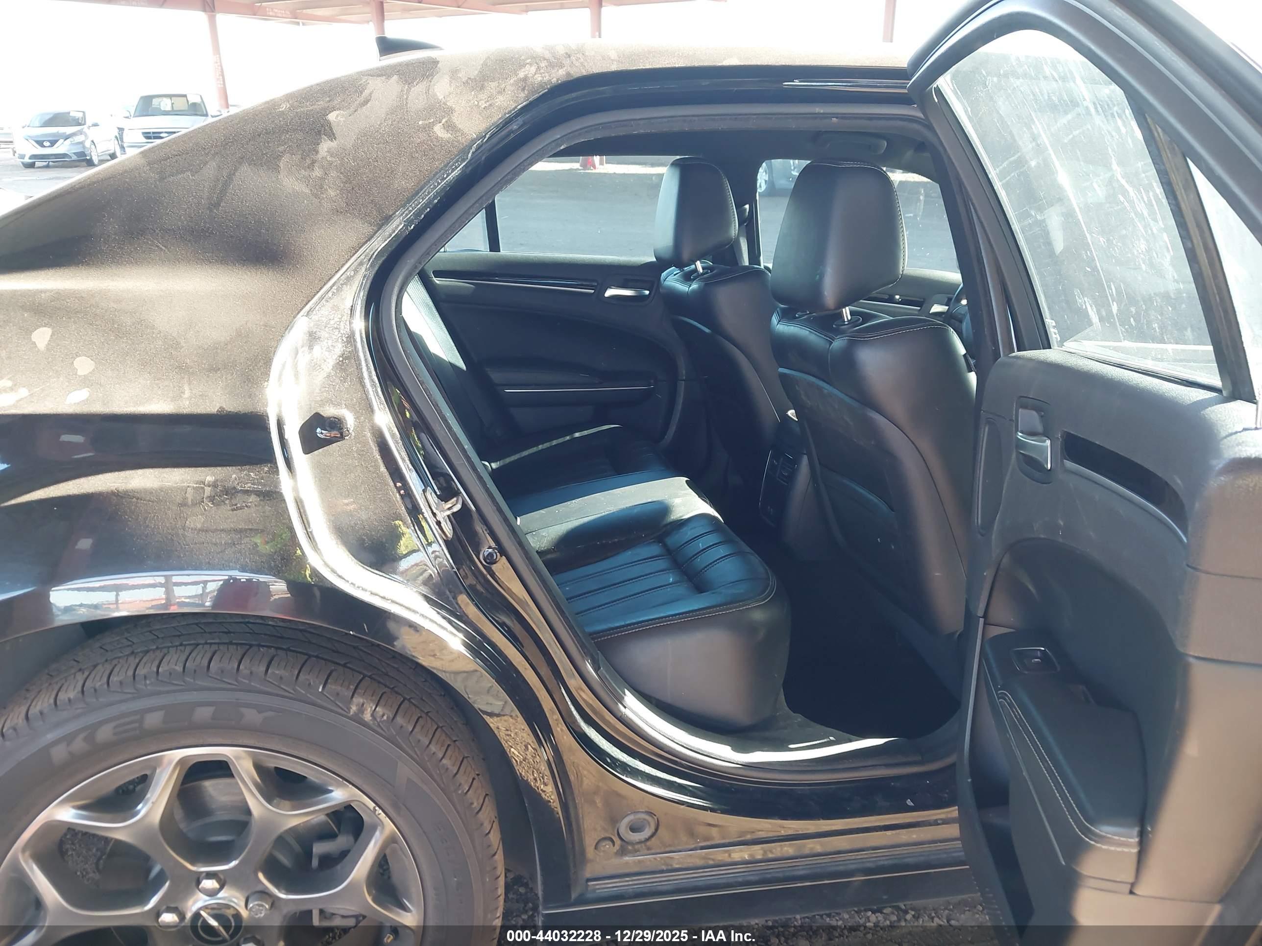 CHRYSLER 300 image 8
