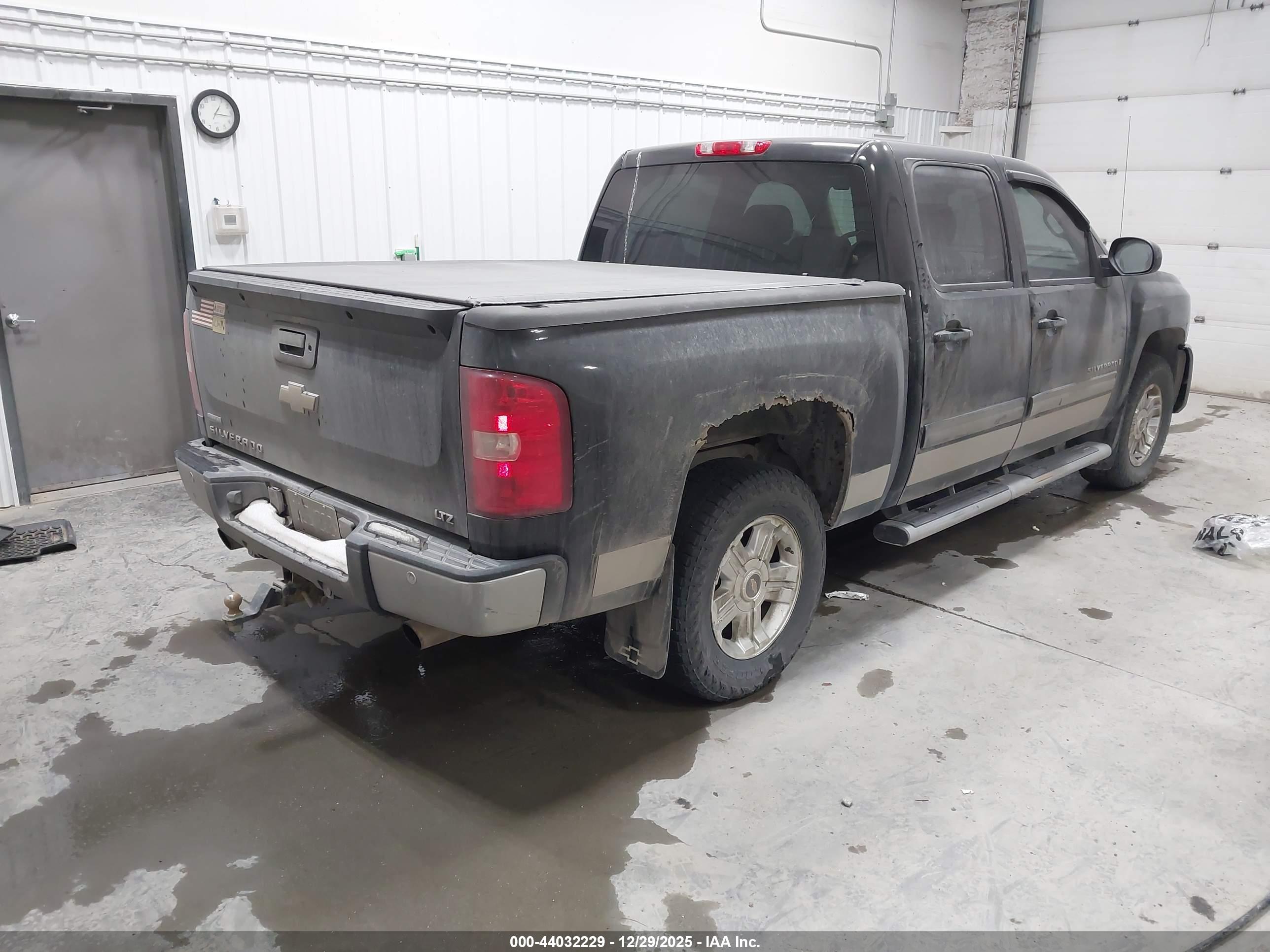 CHEVROLET SILVERADO image 4