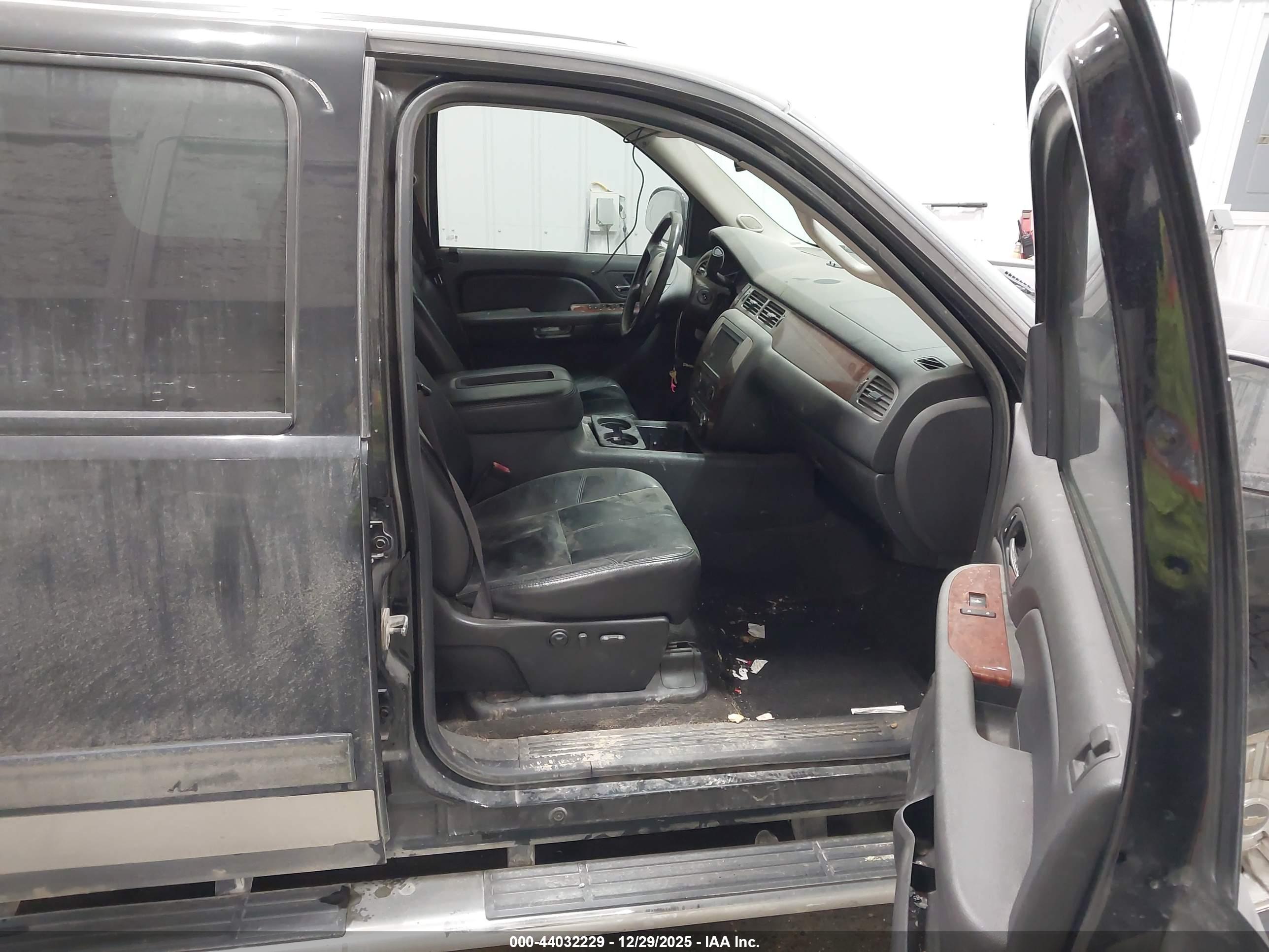 CHEVROLET SILVERADO image 5