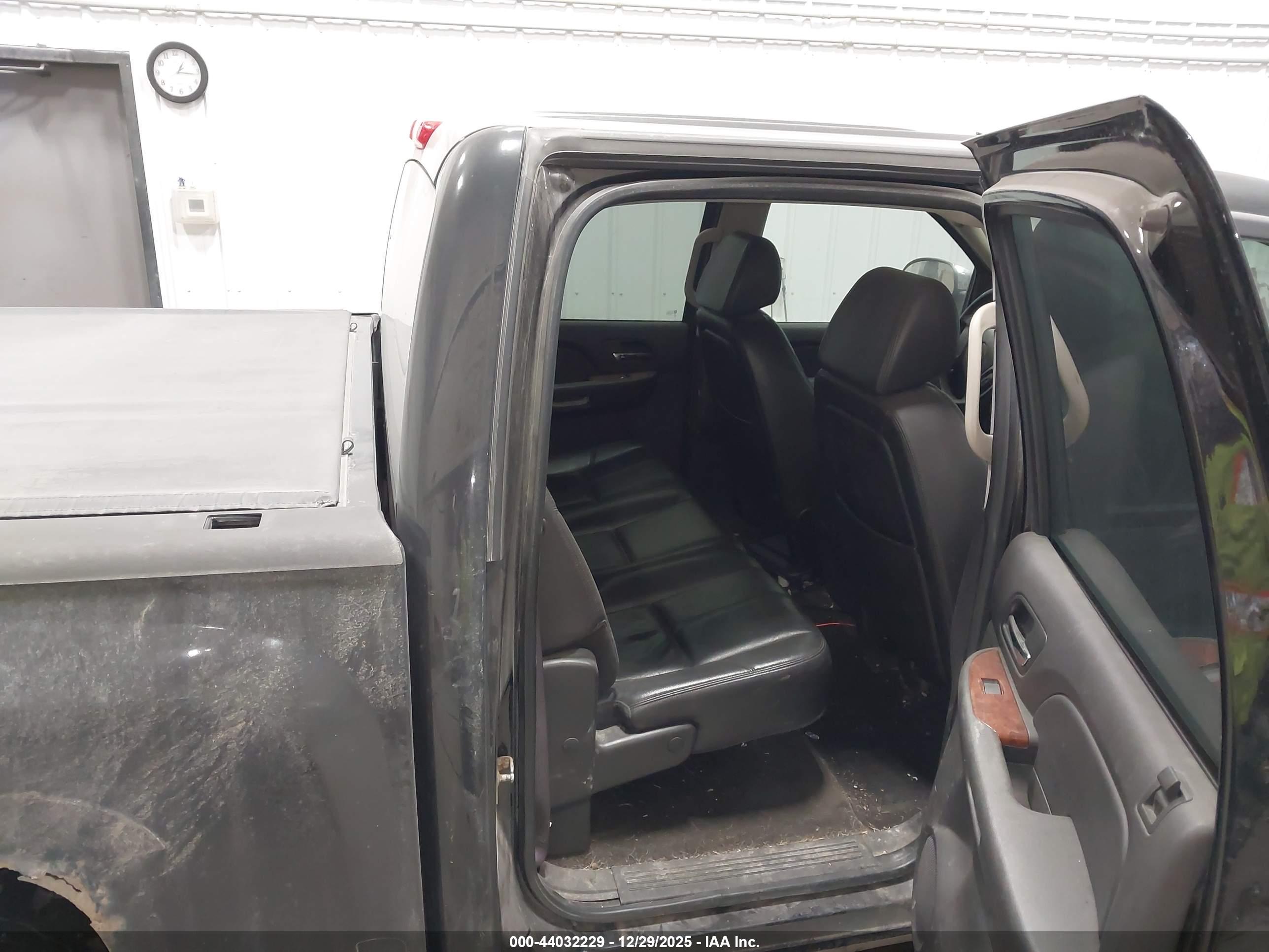 CHEVROLET SILVERADO image 8