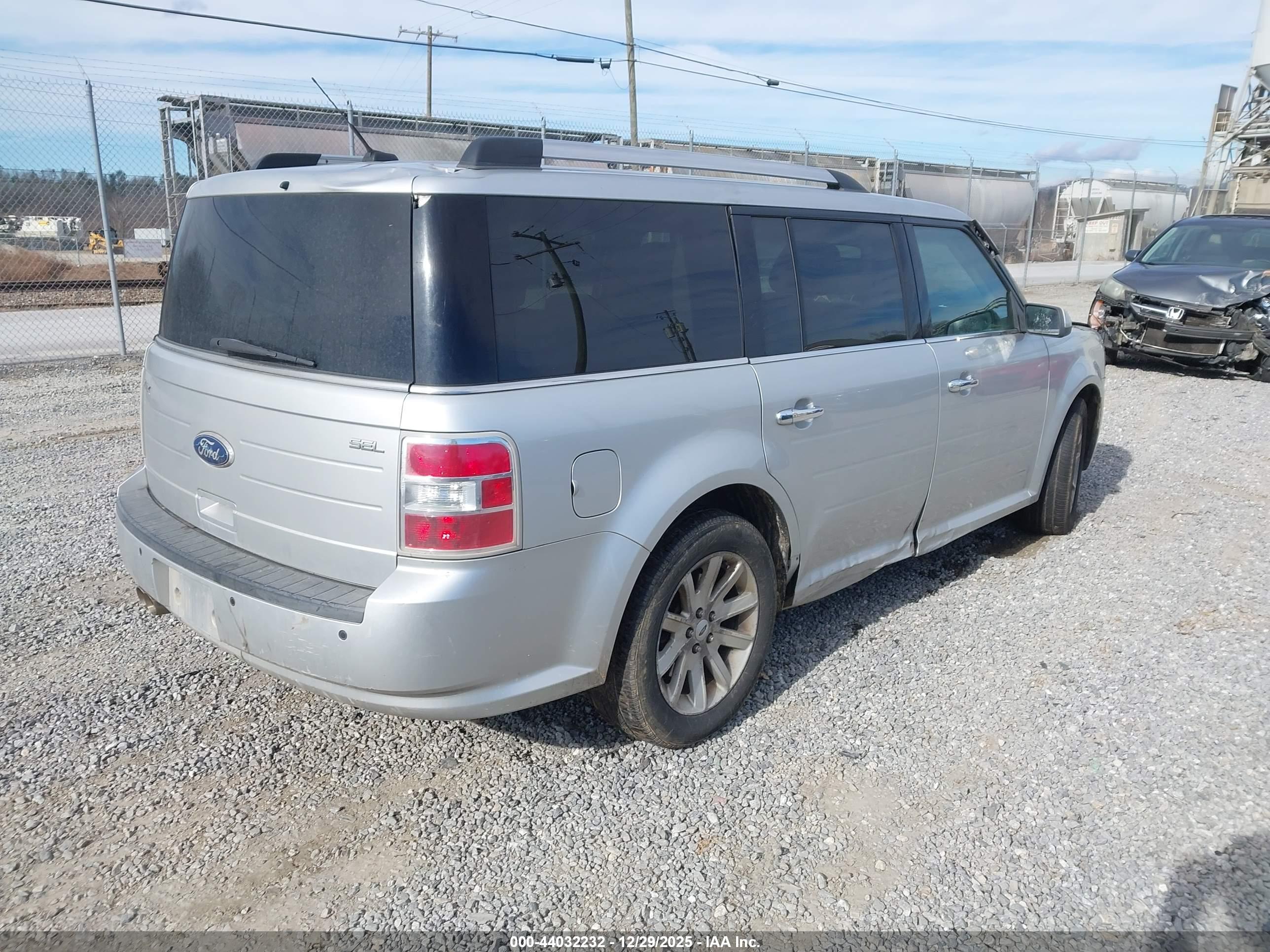 FORD FLEX image 4