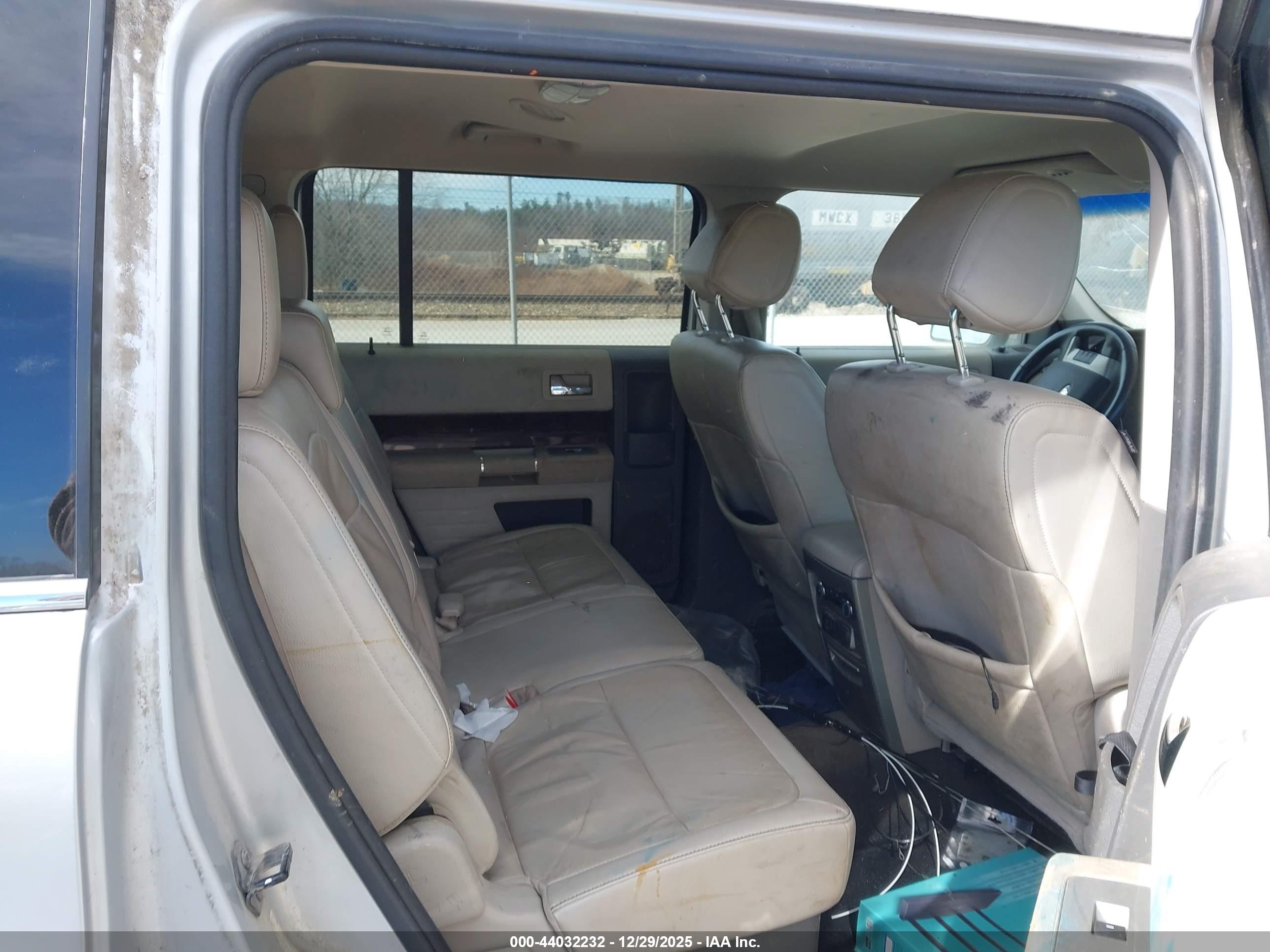FORD FLEX image 8