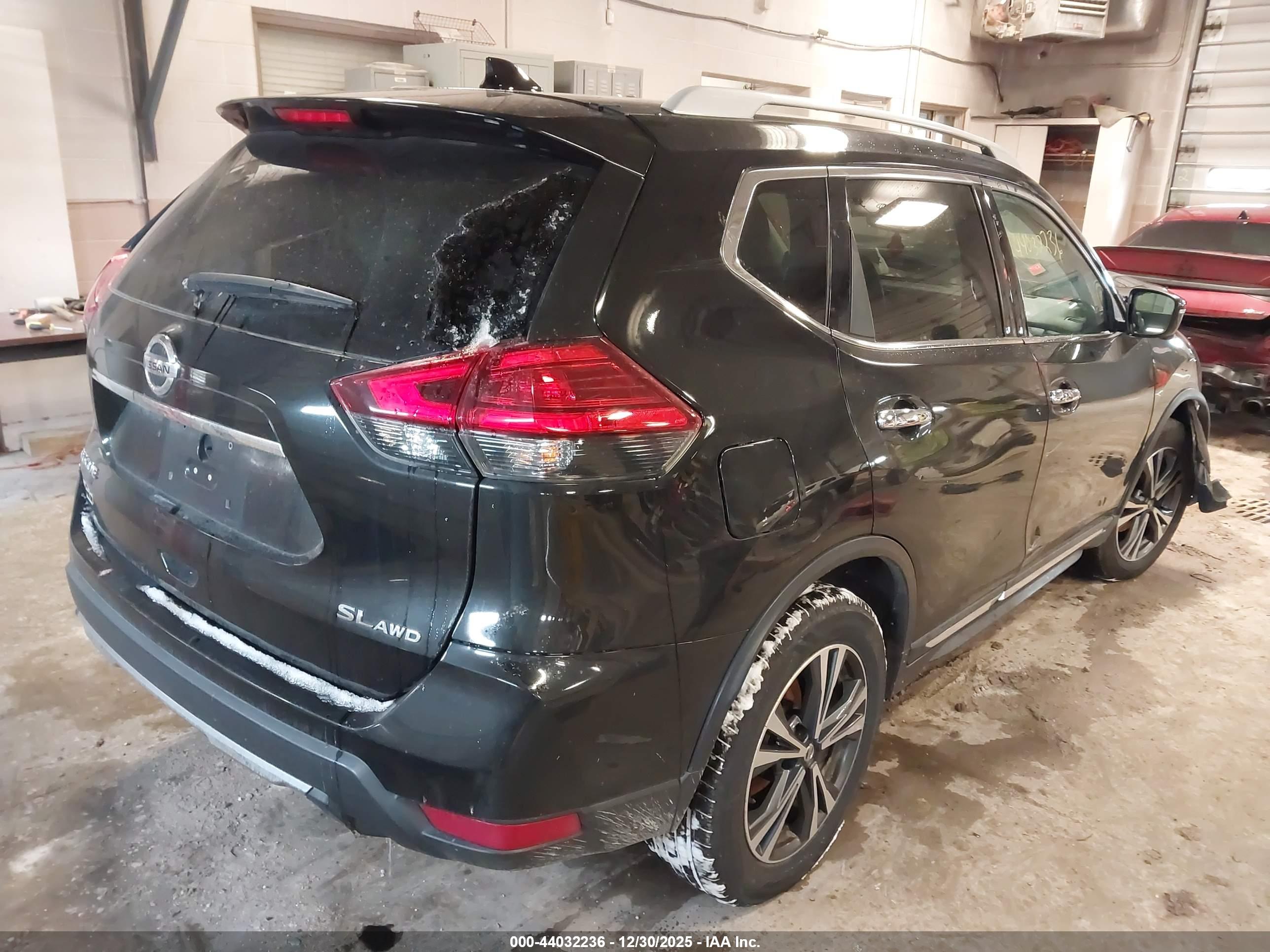 NISSAN ROGUE image 4