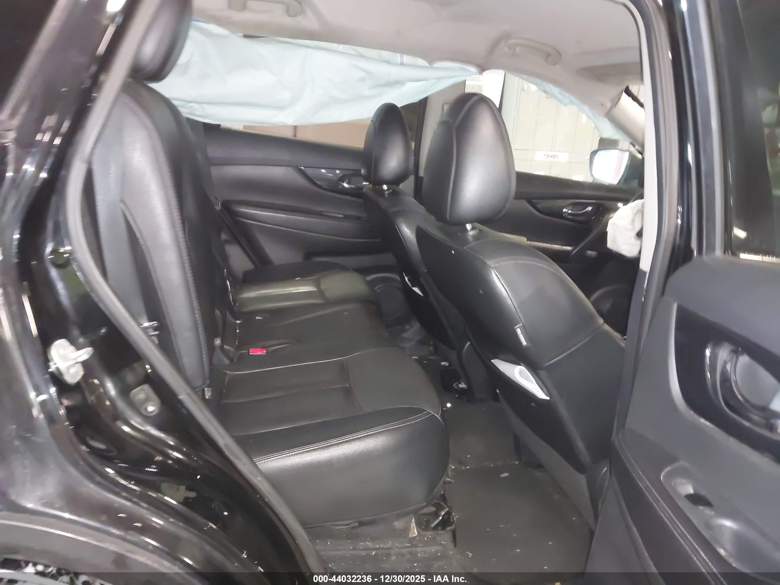 NISSAN ROGUE image 8