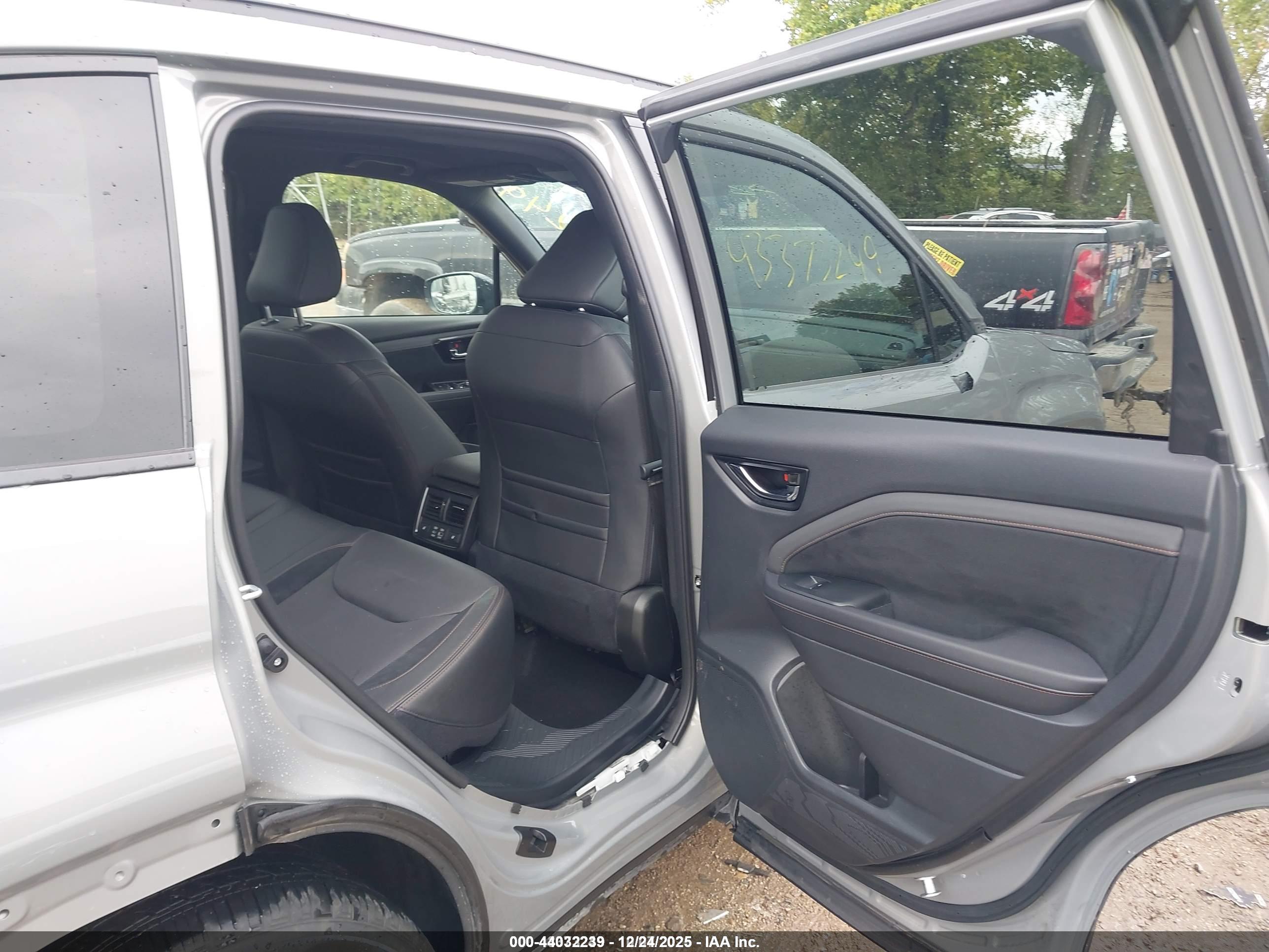 SUBARU FORESTER image 8