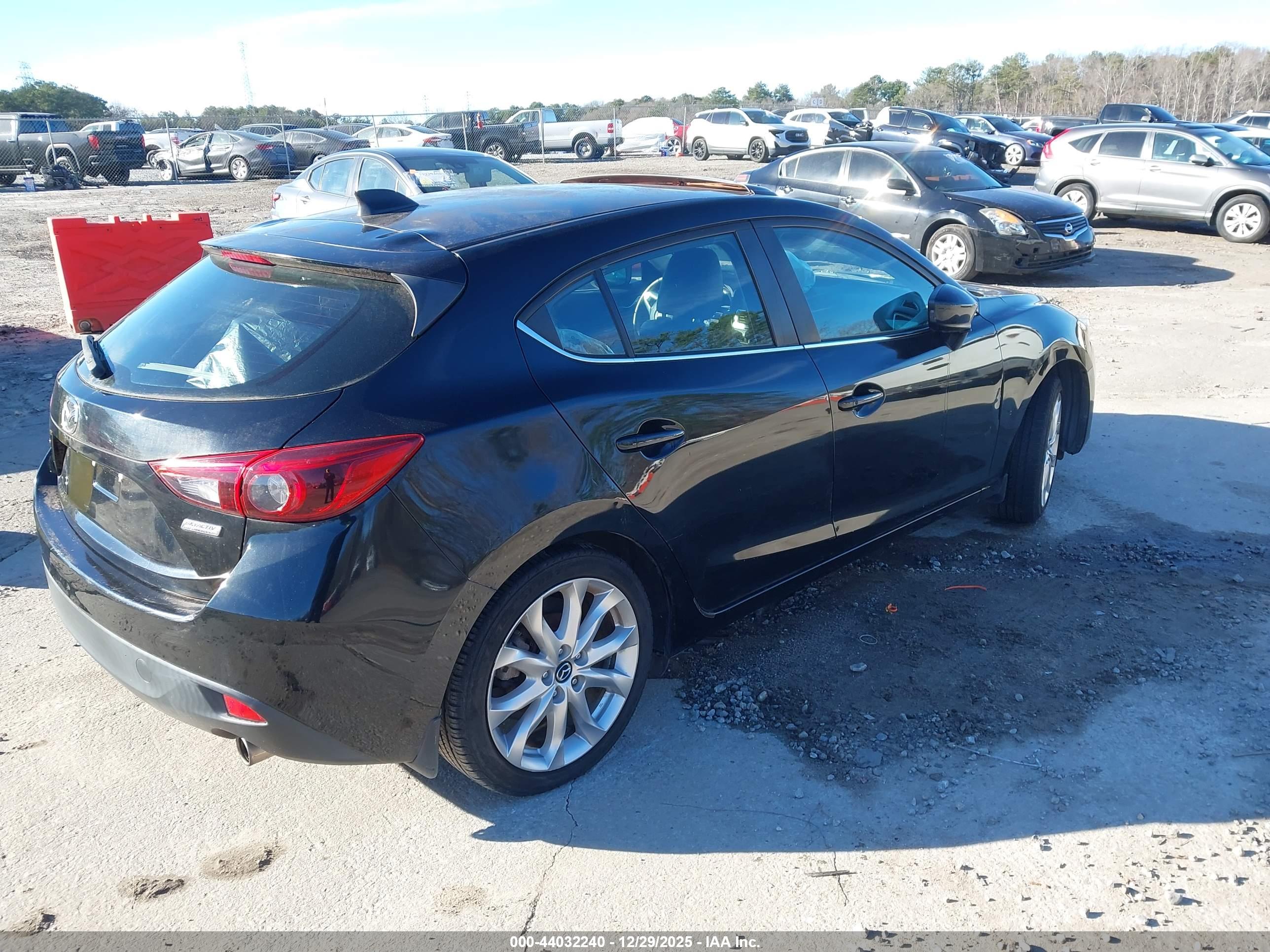 MAZDA MAZDA3 image 4