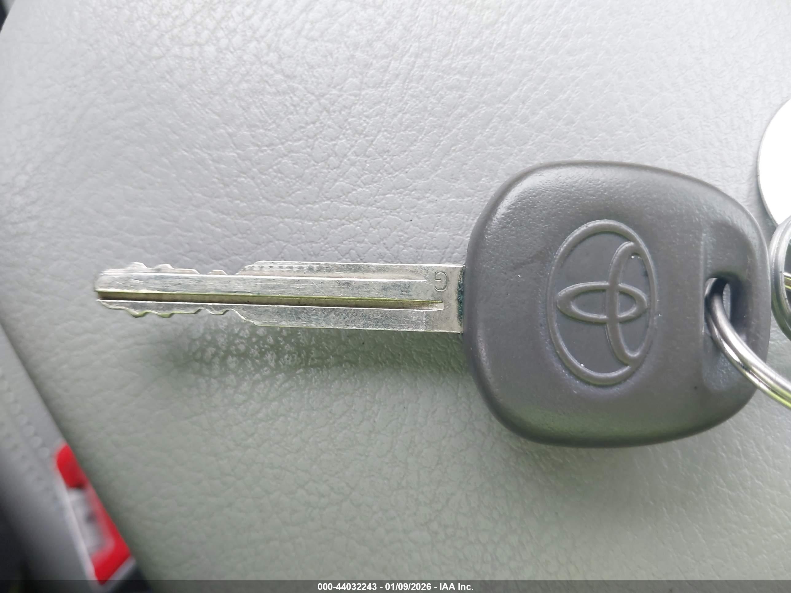 TOYOTA RAV4 image 11
