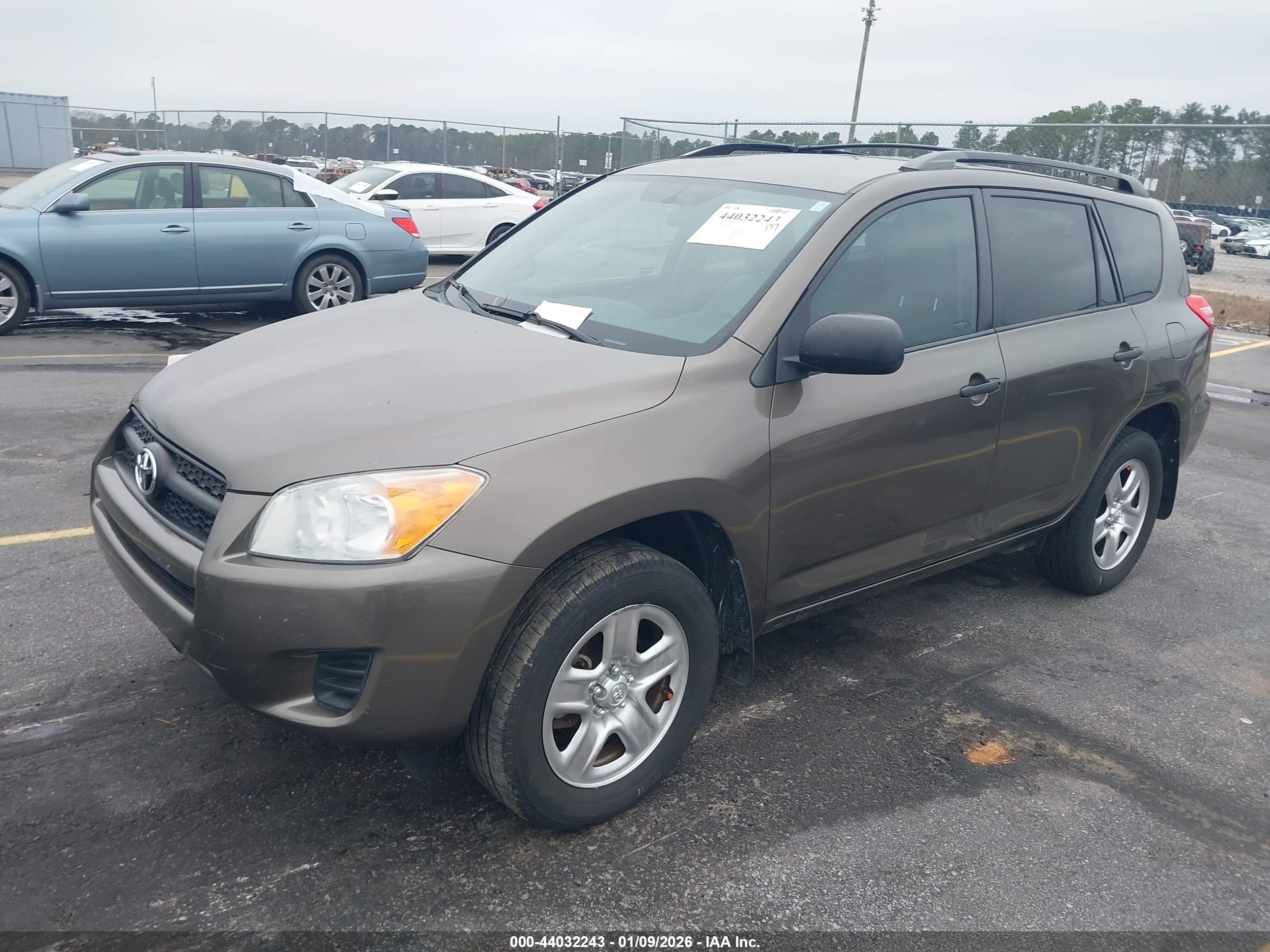 TOYOTA RAV4 image 2