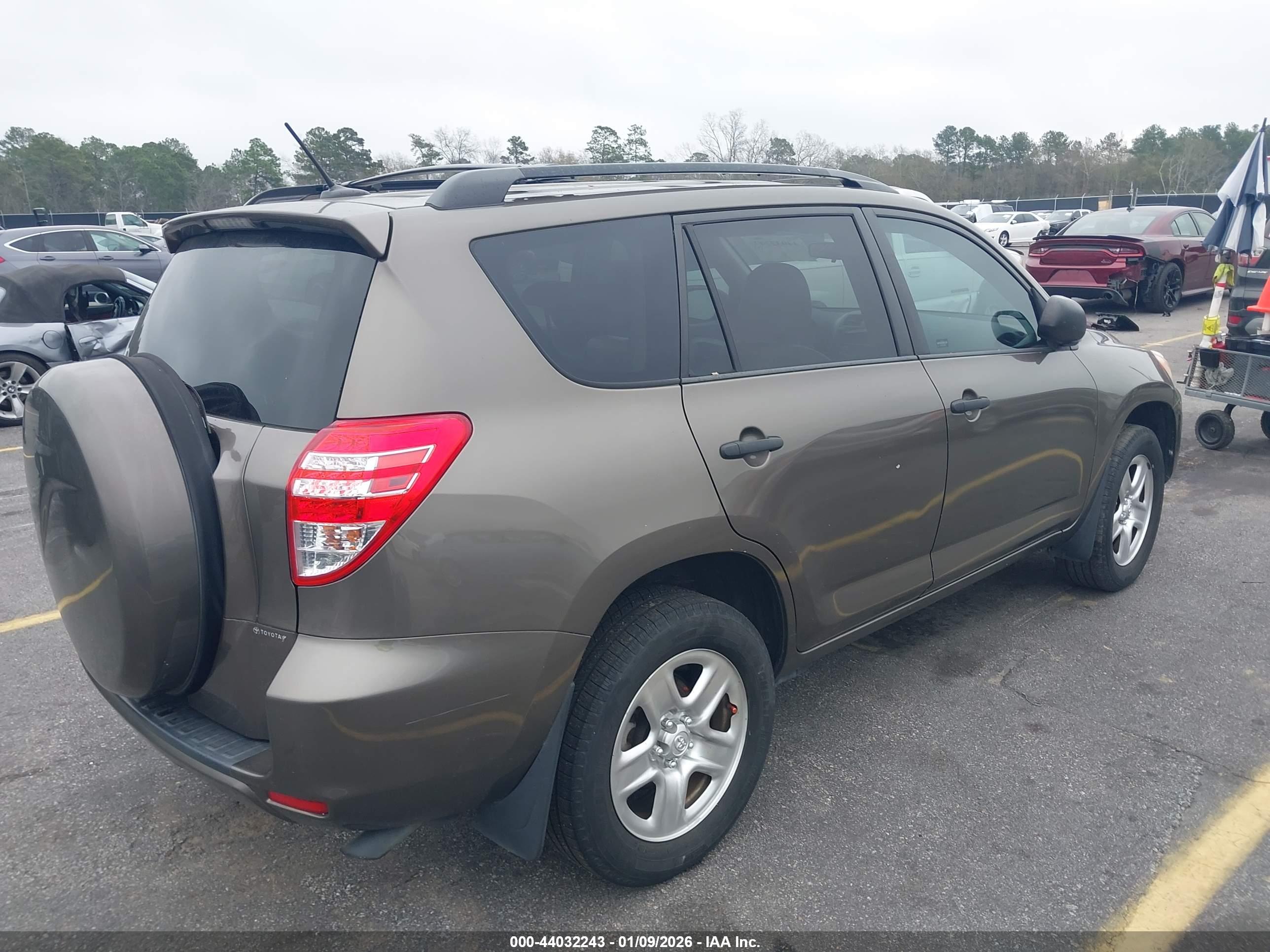 TOYOTA RAV4 image 4