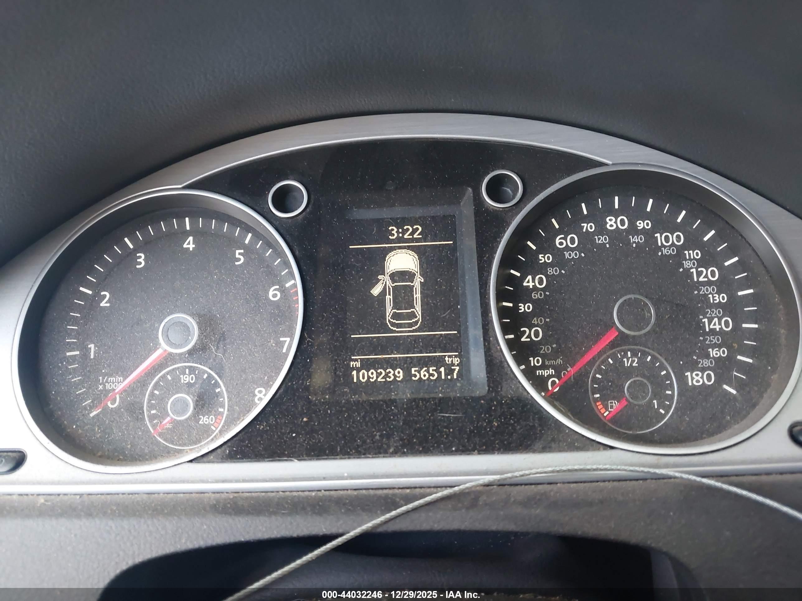 VOLKSWAGEN CC image 7
