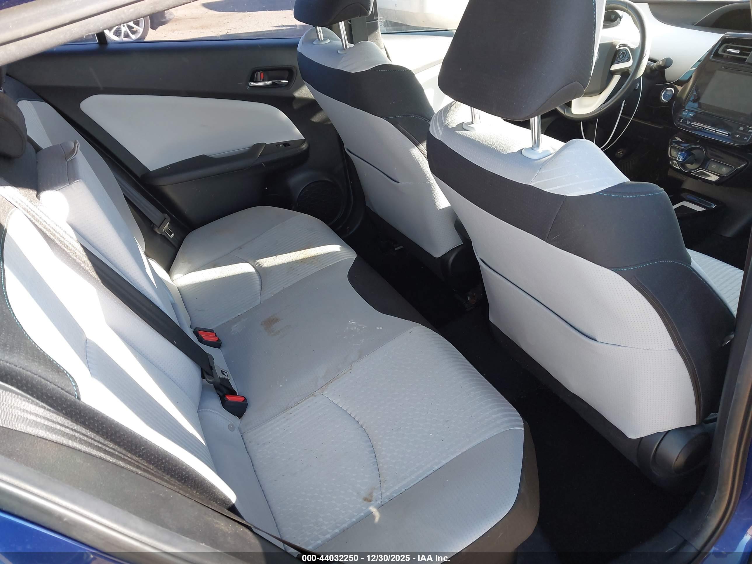 TOYOTA PRIUS image 8