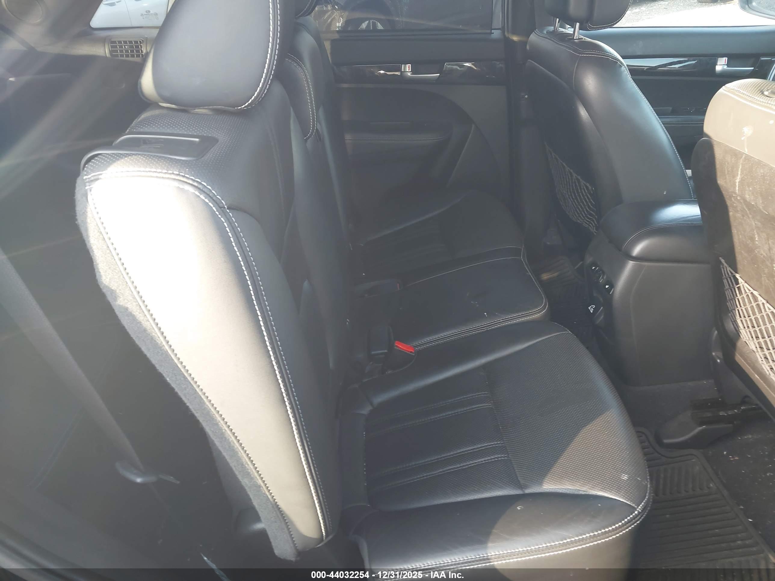 KIA SORENTO image 8
