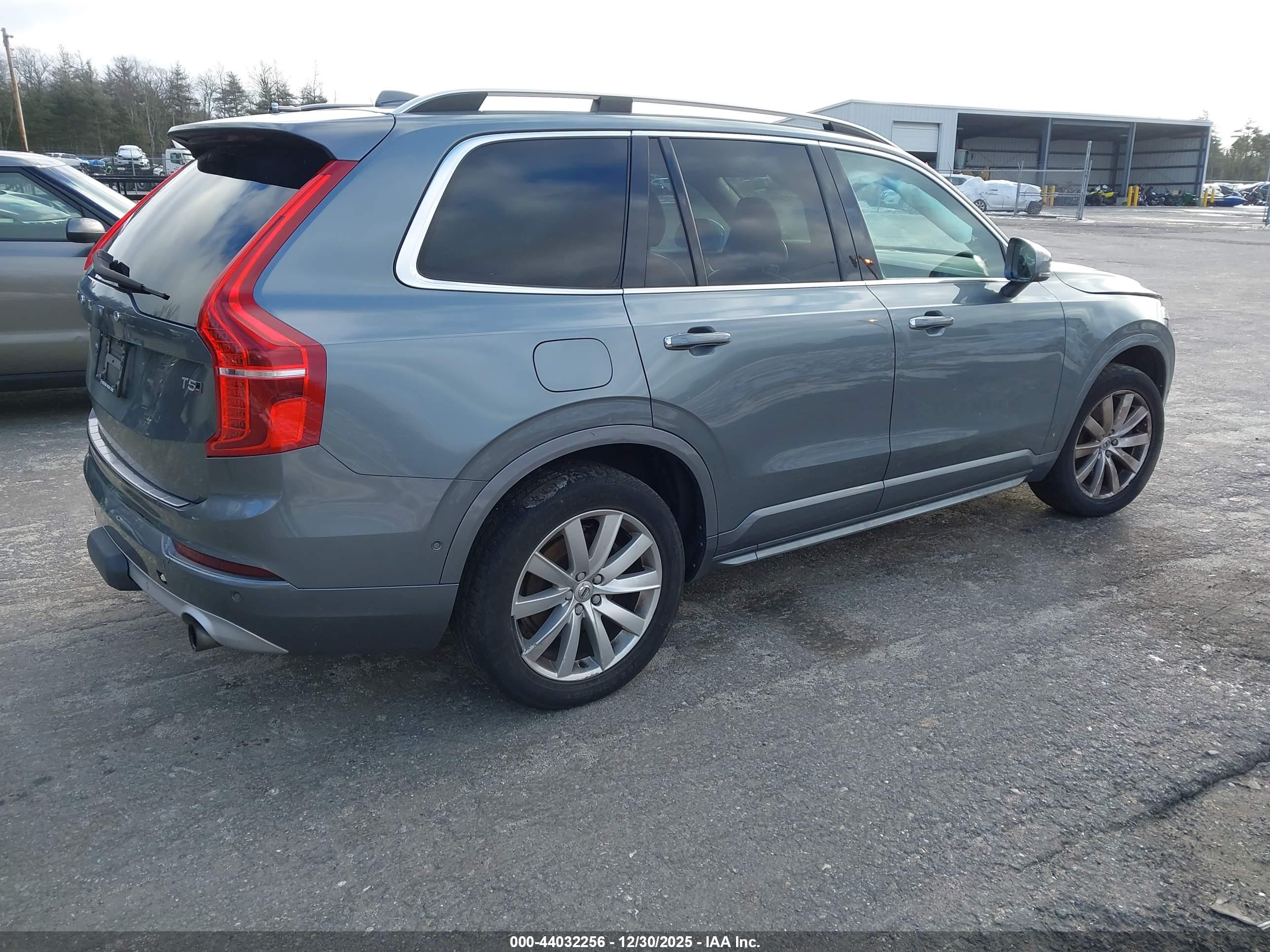 VOLVO XC90 image 4