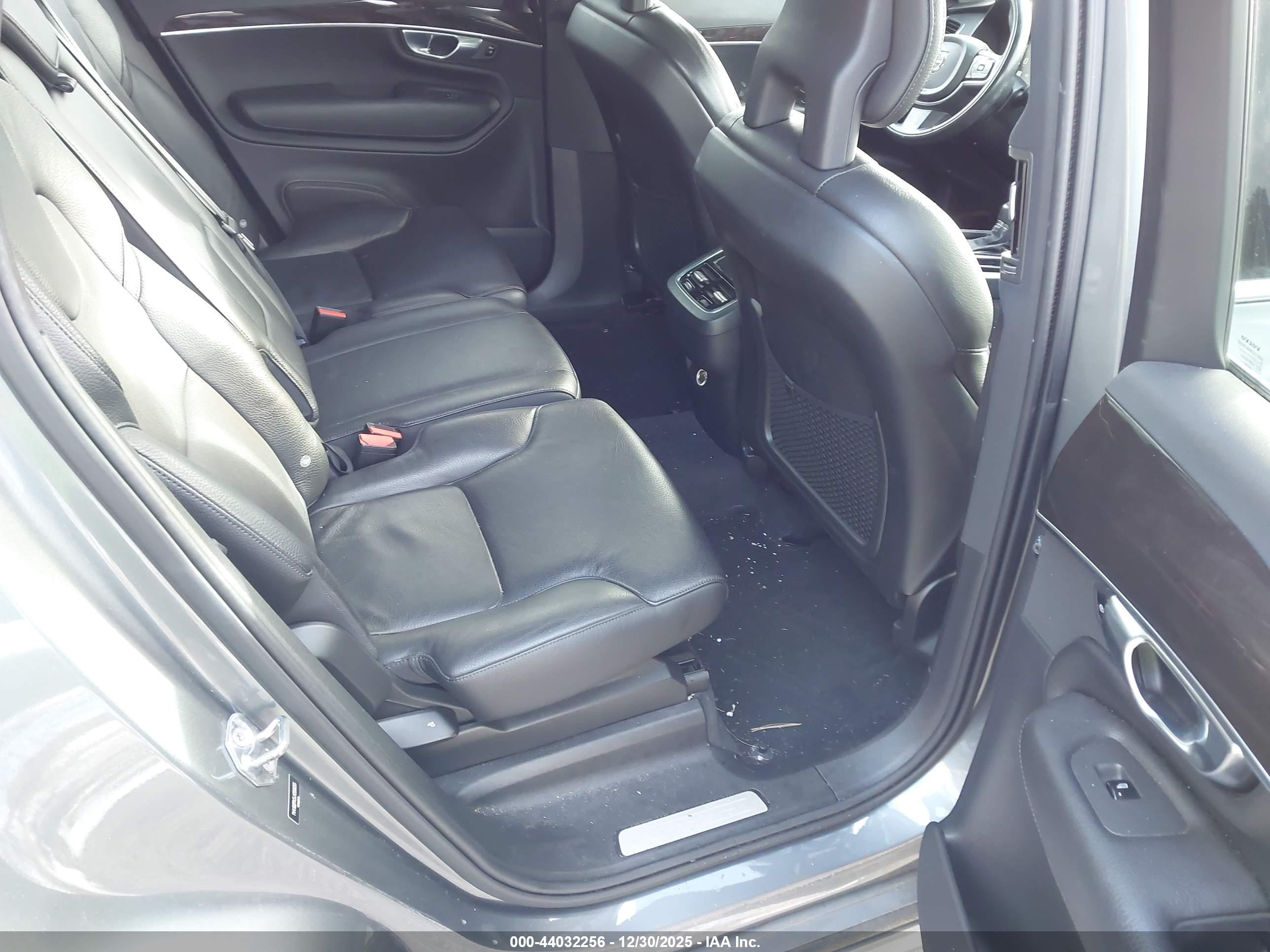 VOLVO XC90 image 8