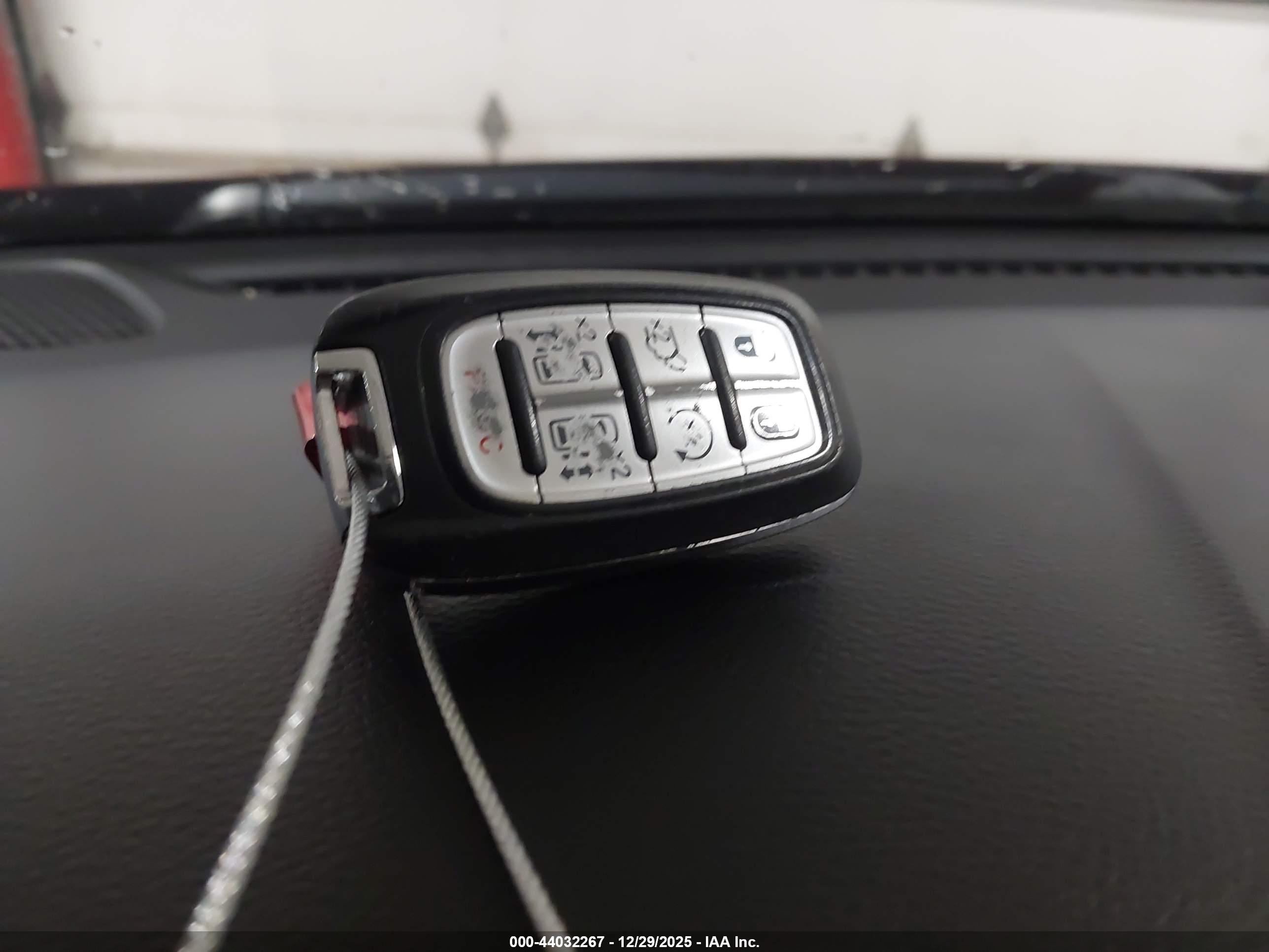 CHRYSLER PACIFICA image 11