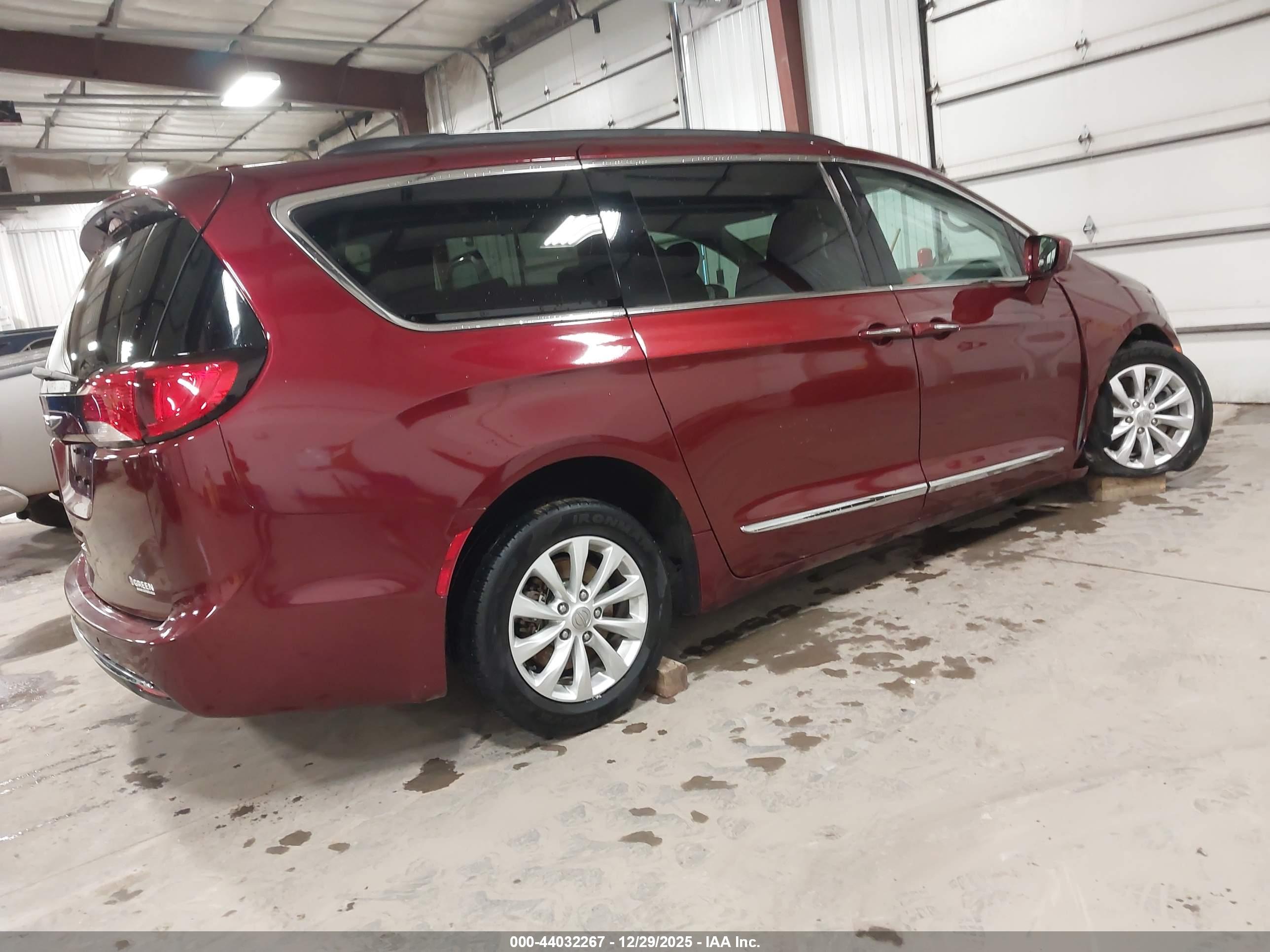CHRYSLER PACIFICA image 4
