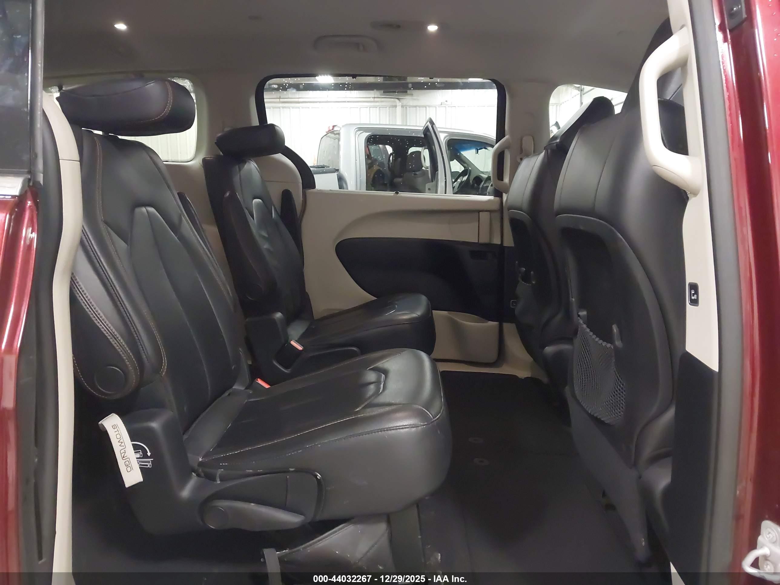 CHRYSLER PACIFICA image 8
