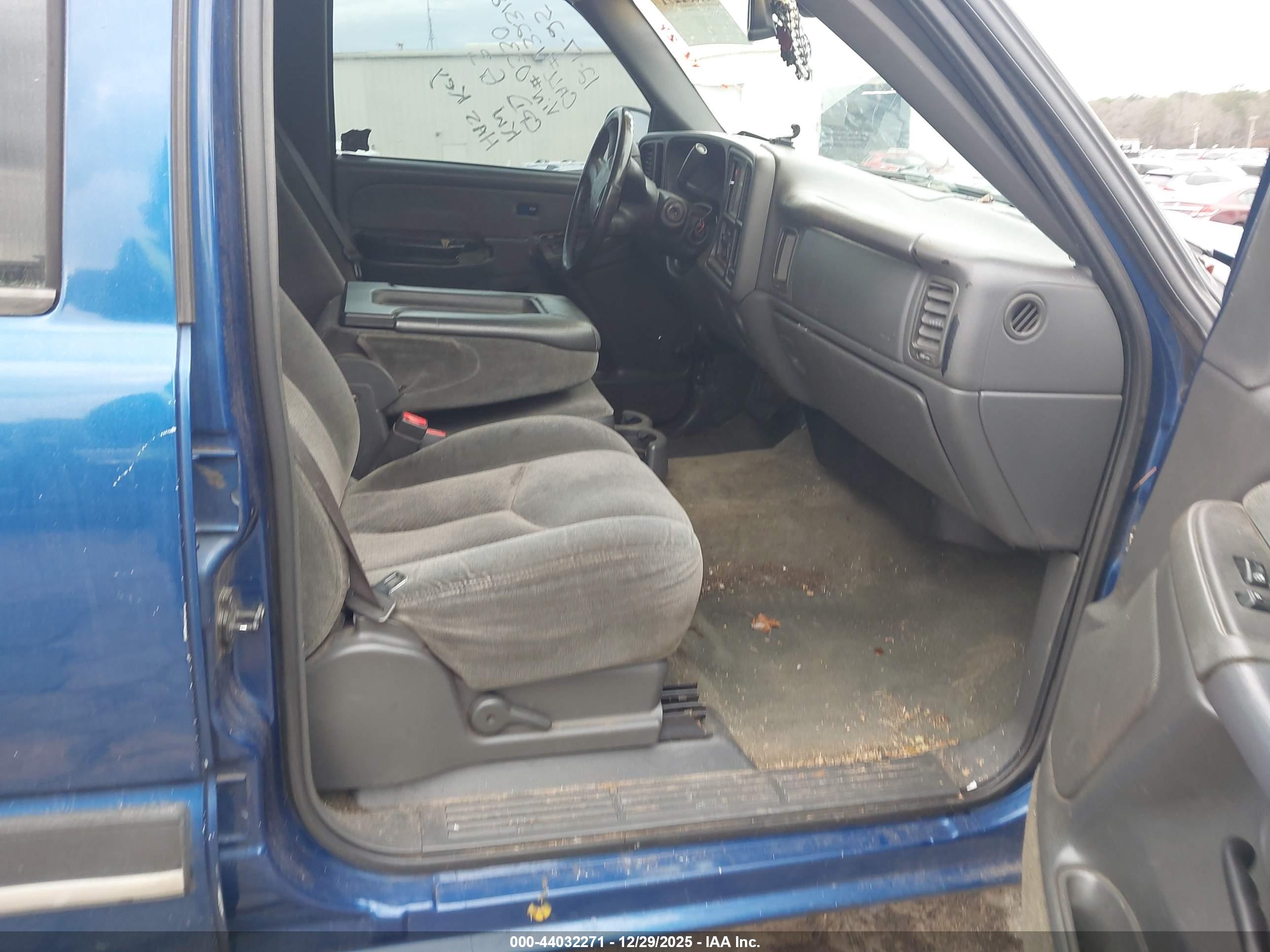 CHEVROLET SILVERADO image 5