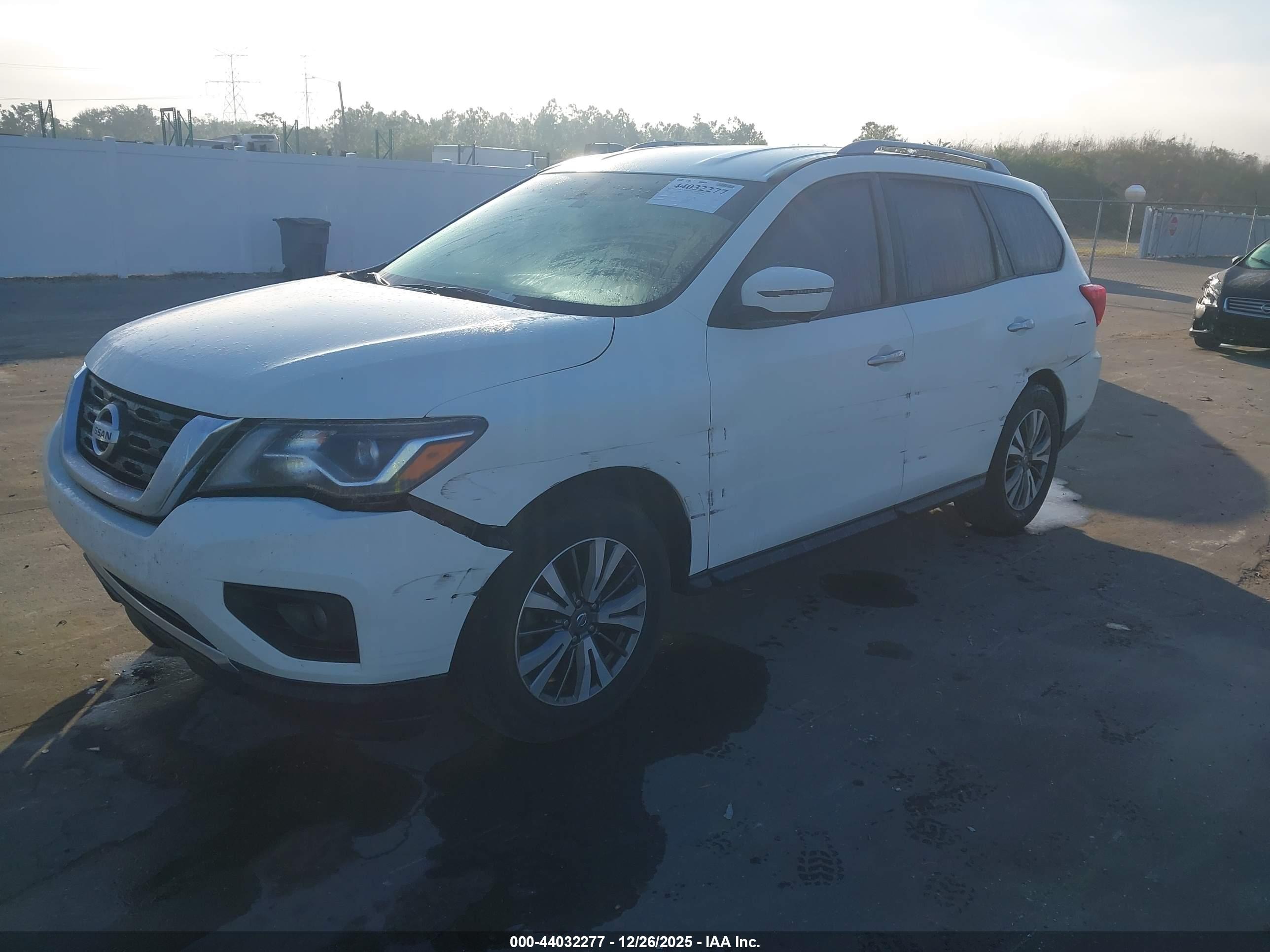 NISSAN PATHFINDER image 2