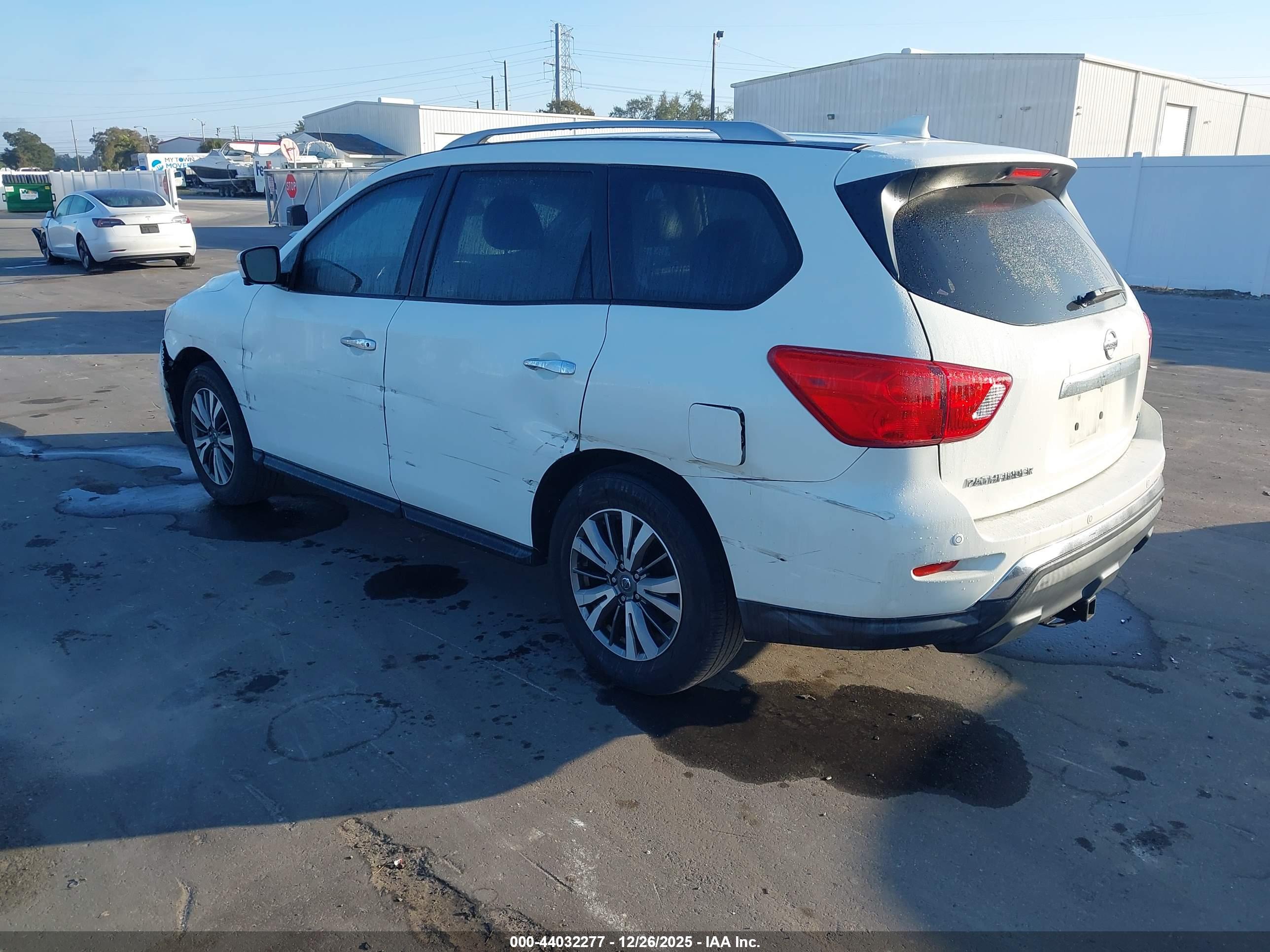 NISSAN PATHFINDER image 3
