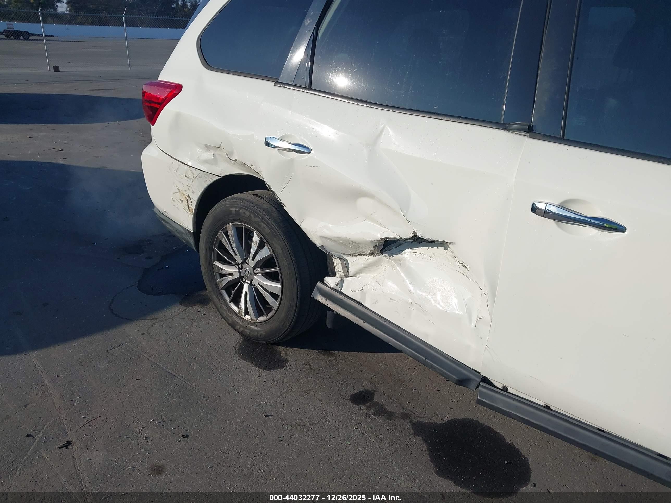 NISSAN PATHFINDER image 6