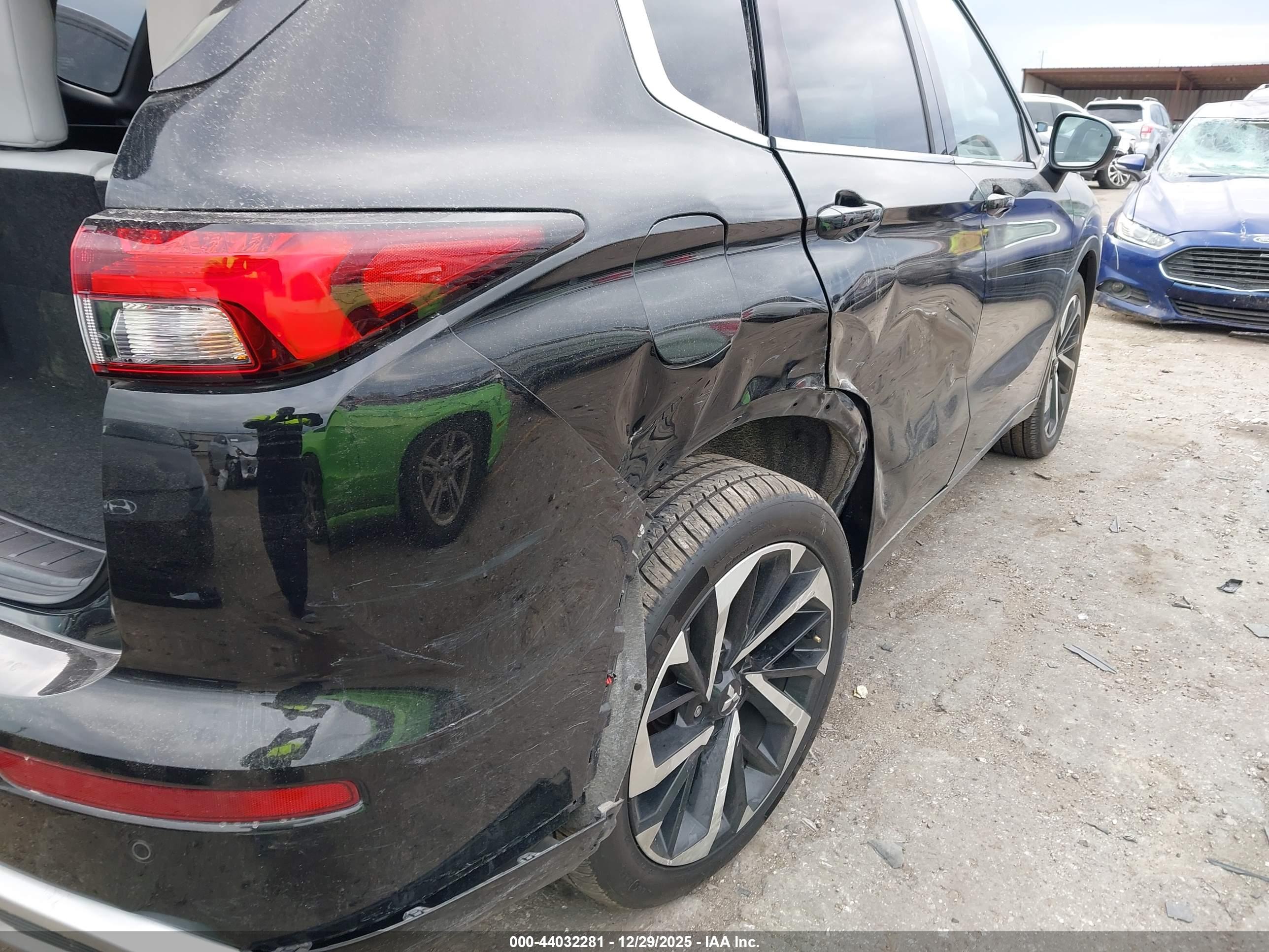 MITSUBISHI OUTLANDER image 6