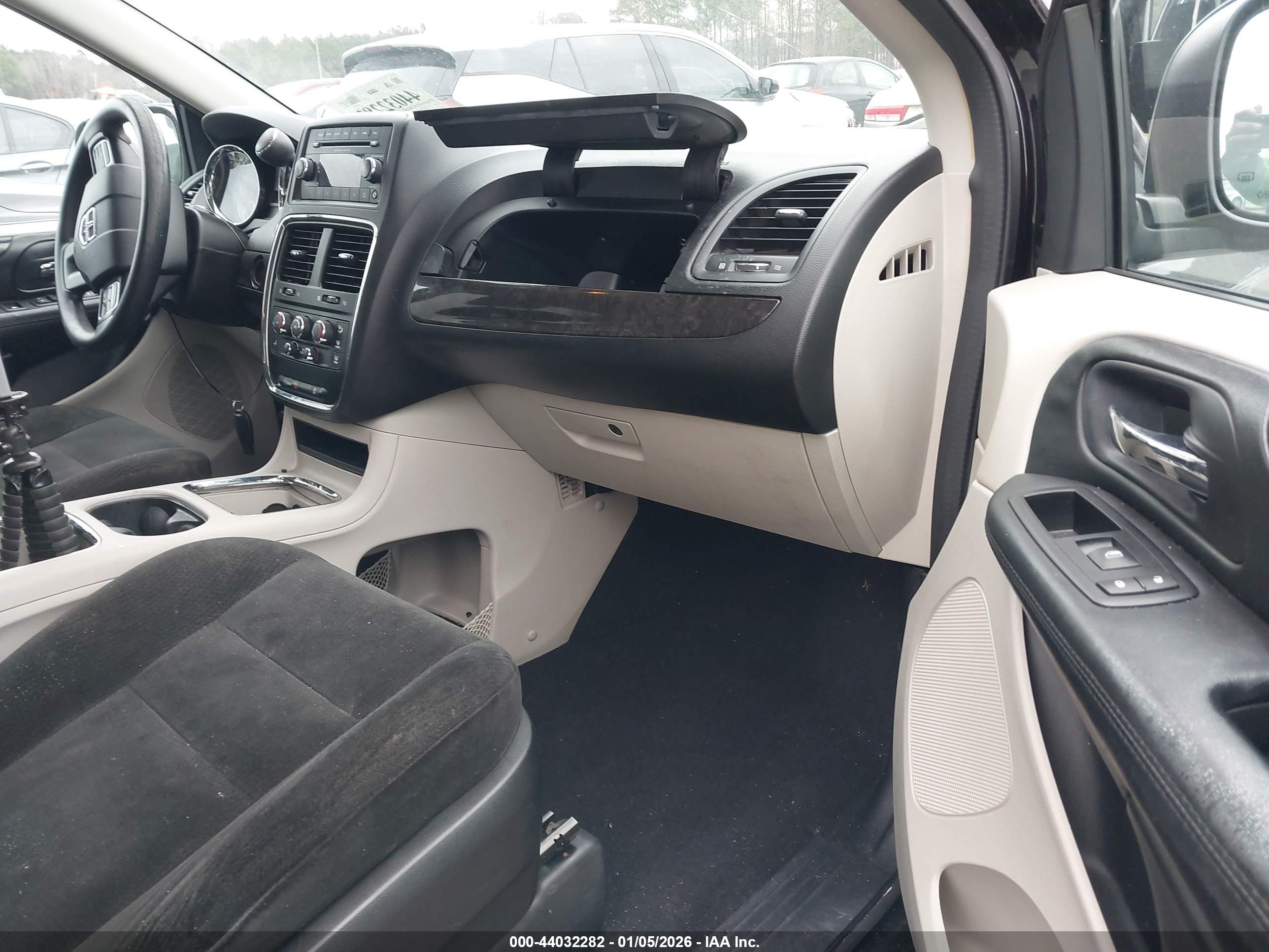 DODGE GRAND image 5