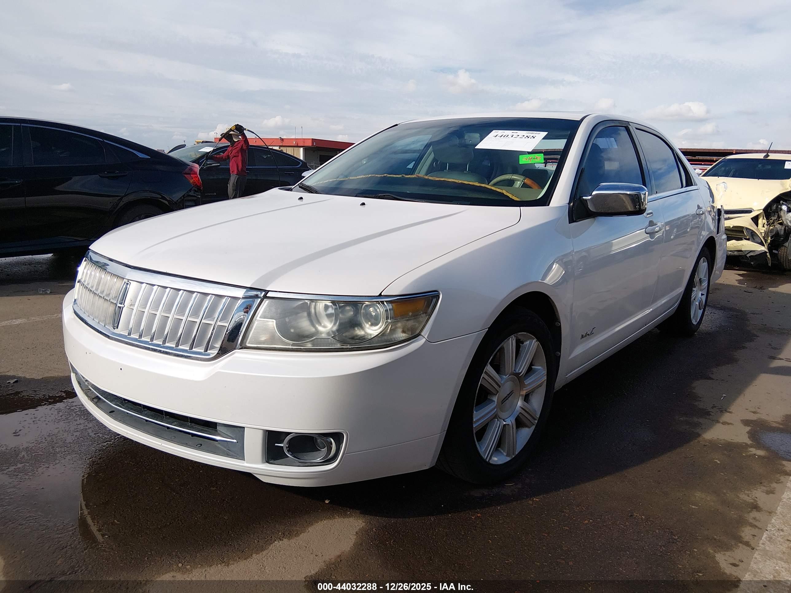 LINCOLN MKZ image 2