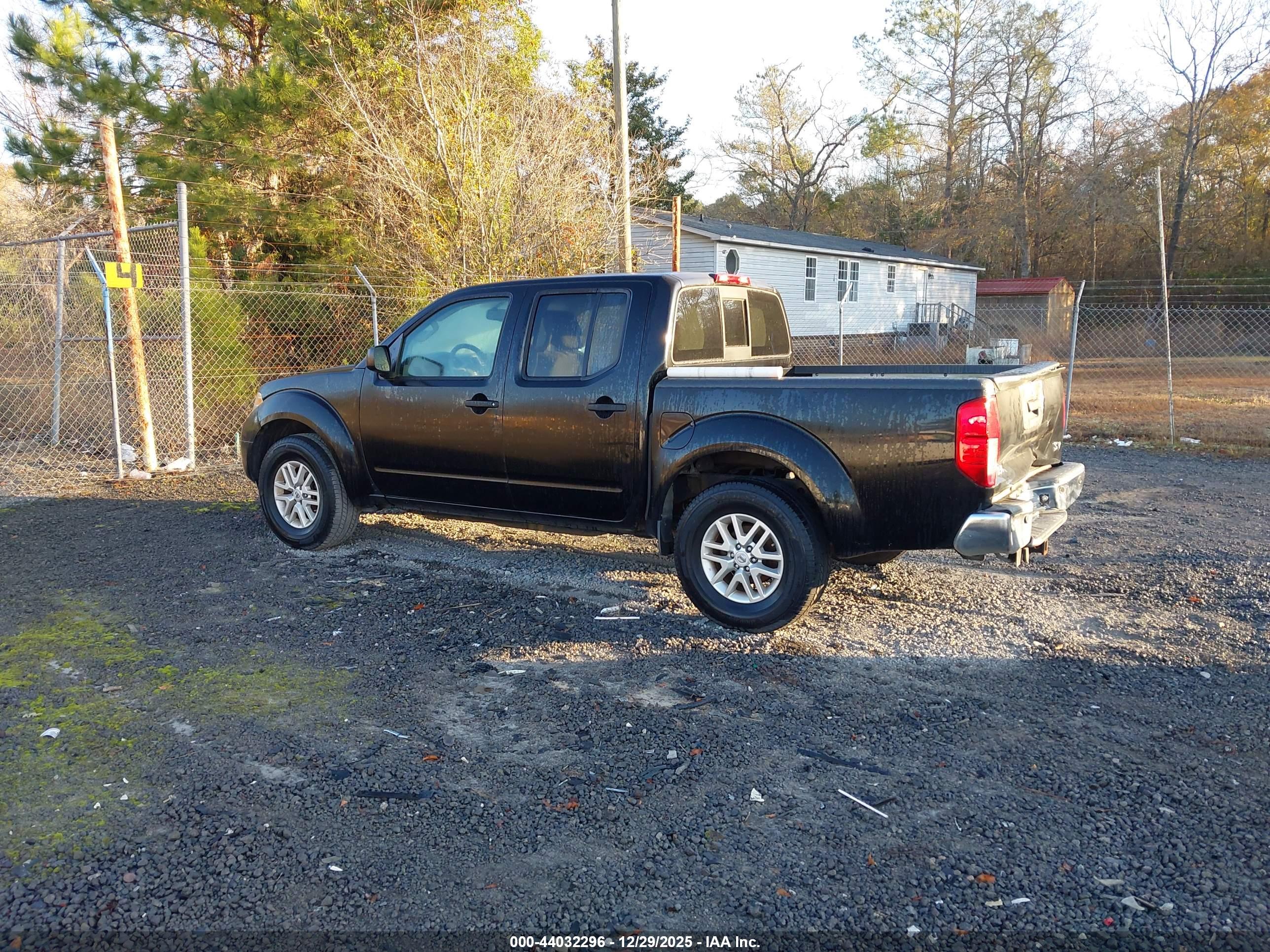 NISSAN FRONTIER image 3