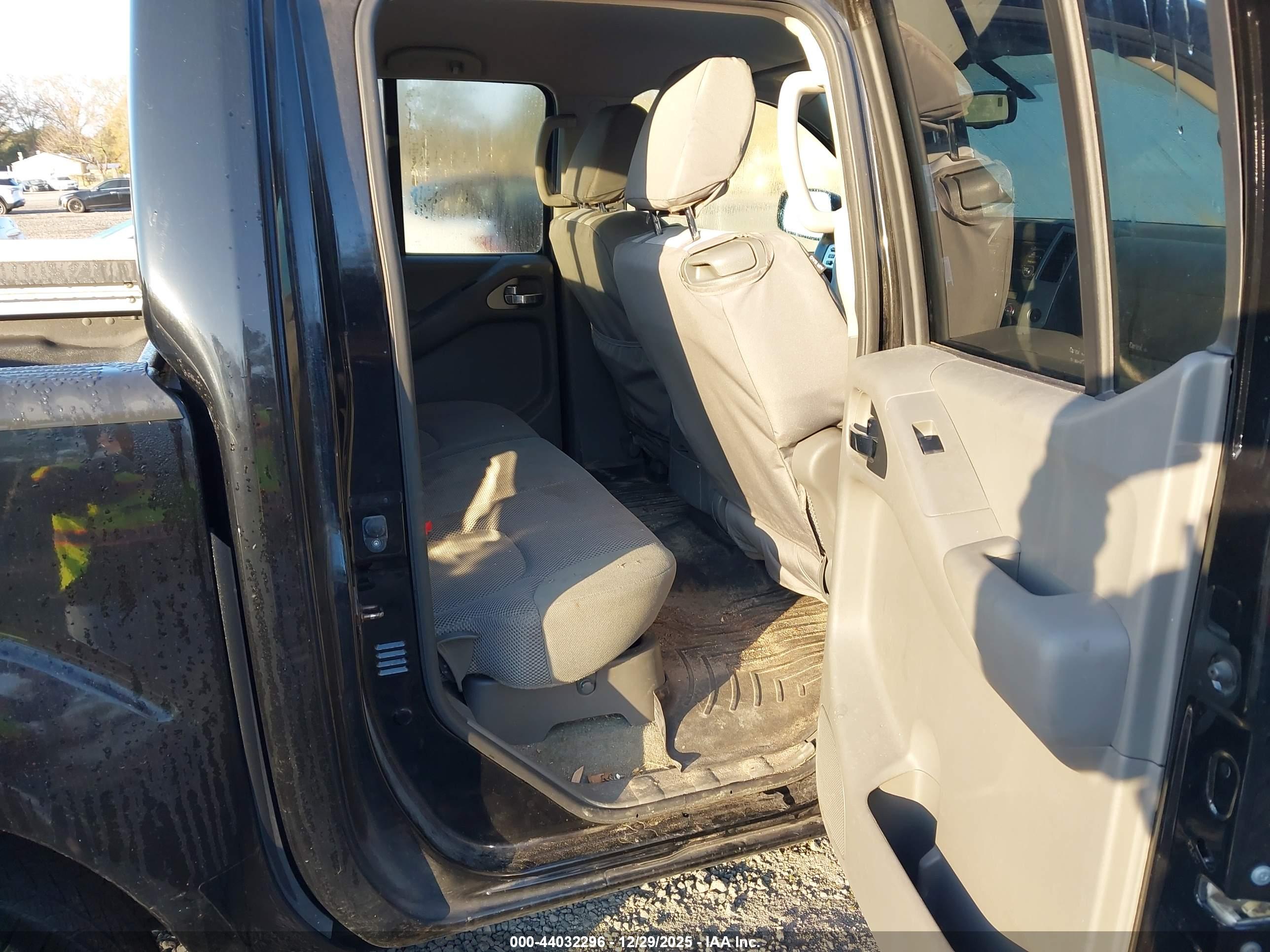 NISSAN FRONTIER image 8