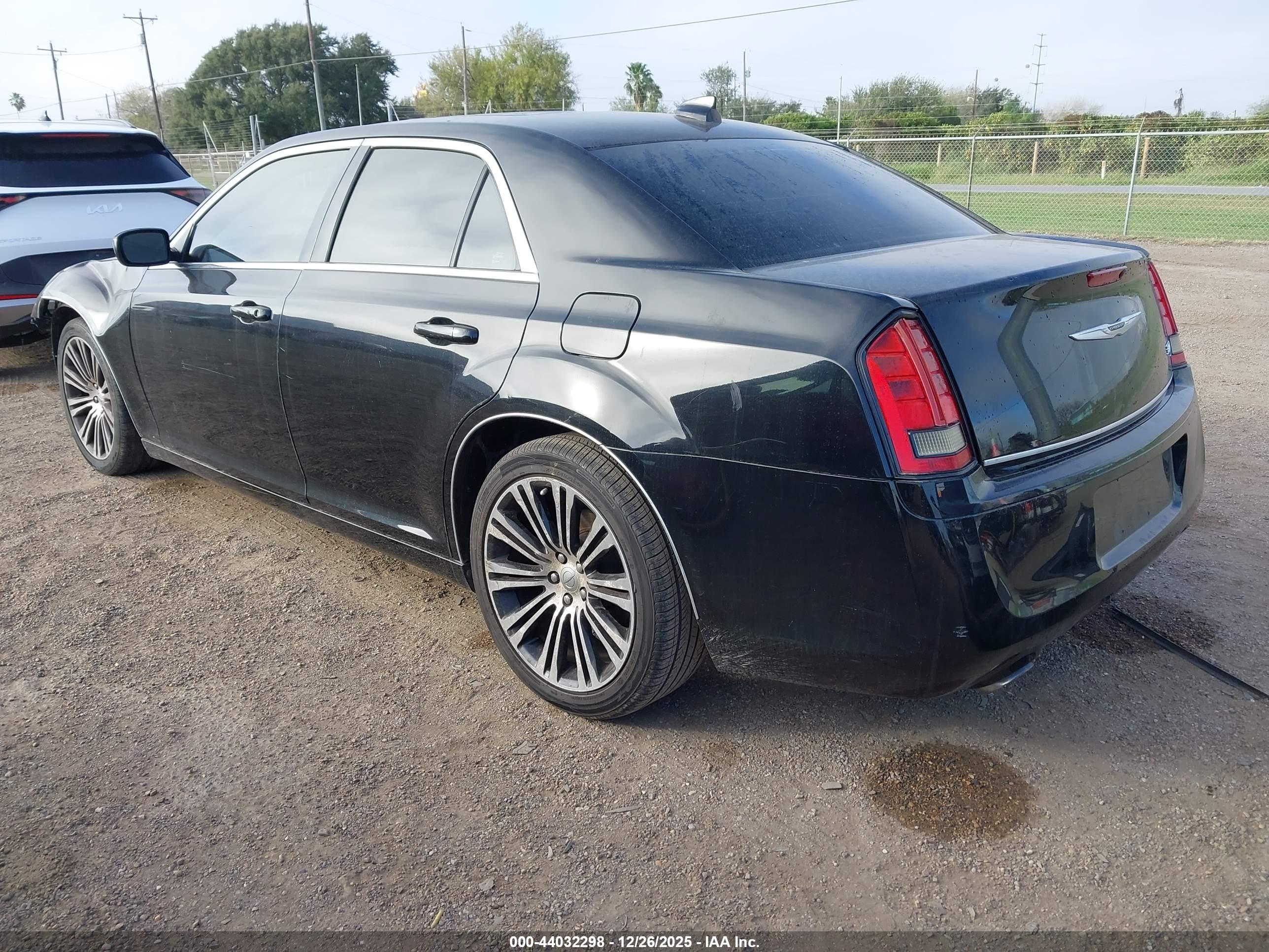 CHRYSLER 300 image 3