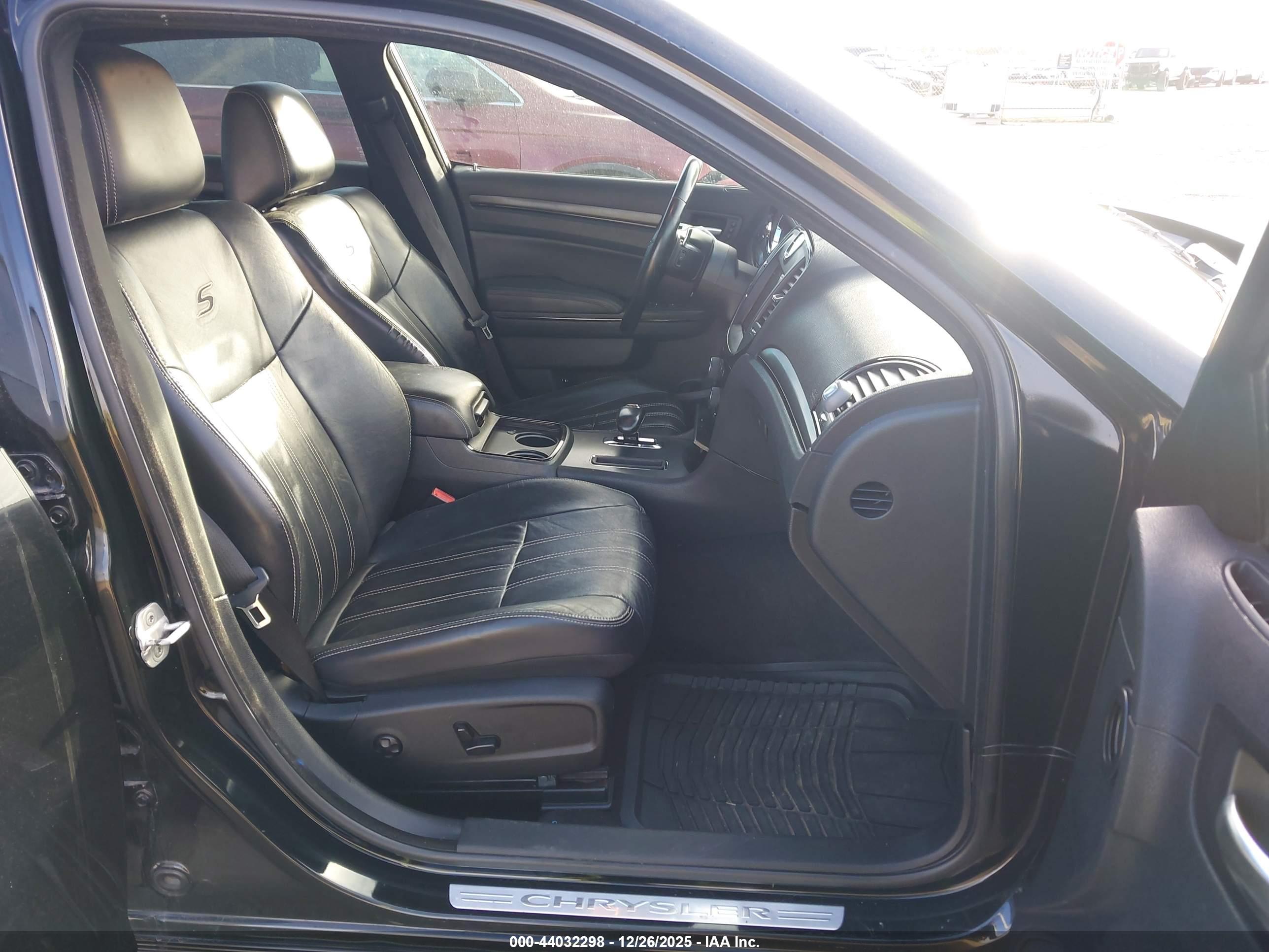 CHRYSLER 300 image 5