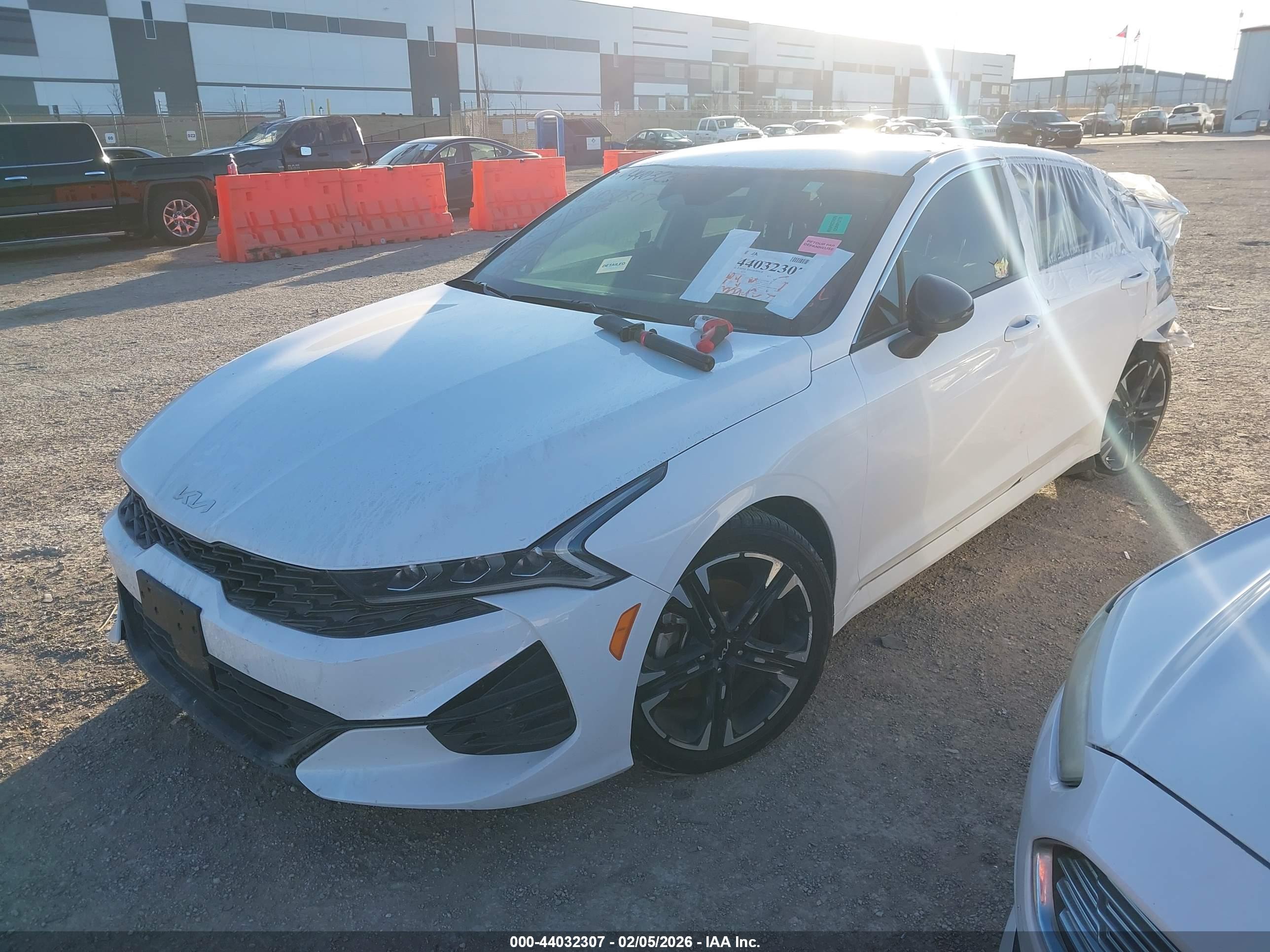 KIA K5 image 2