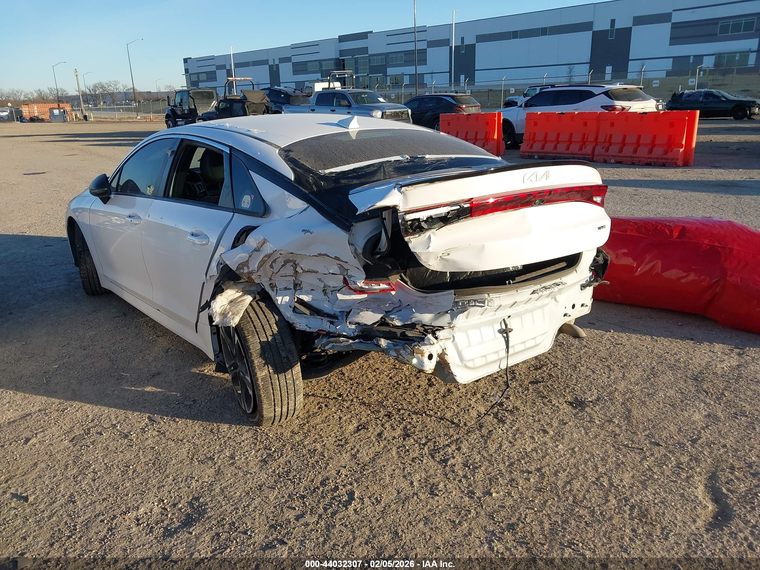 KIA K5 image 3