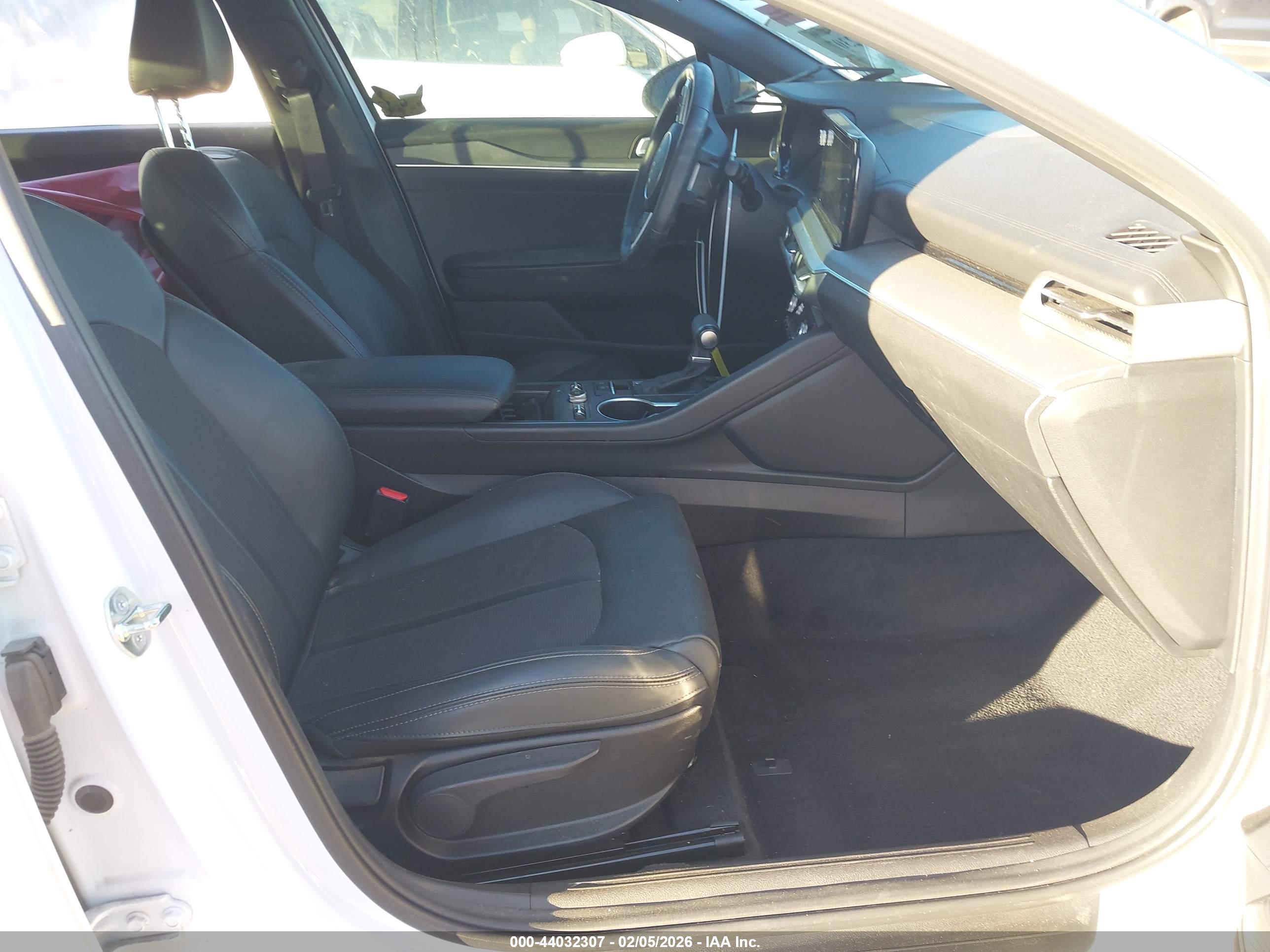 KIA K5 image 5