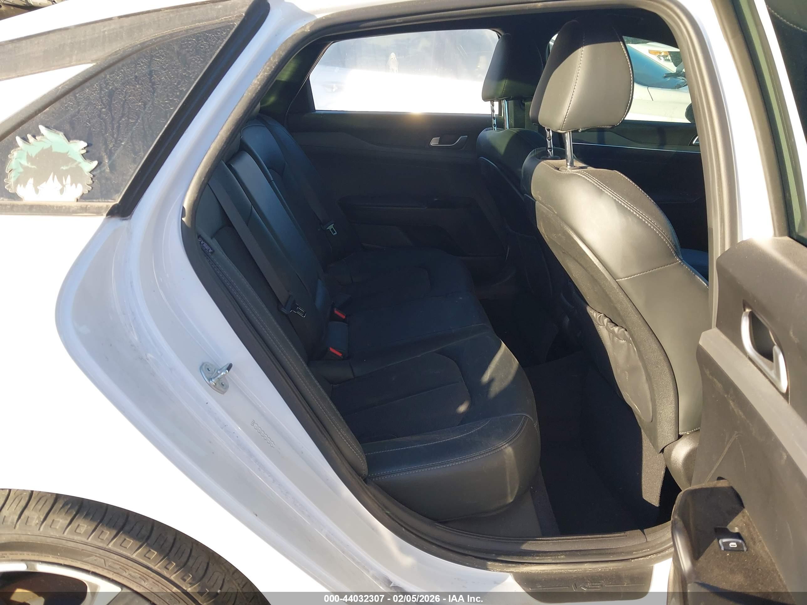 KIA K5 image 8