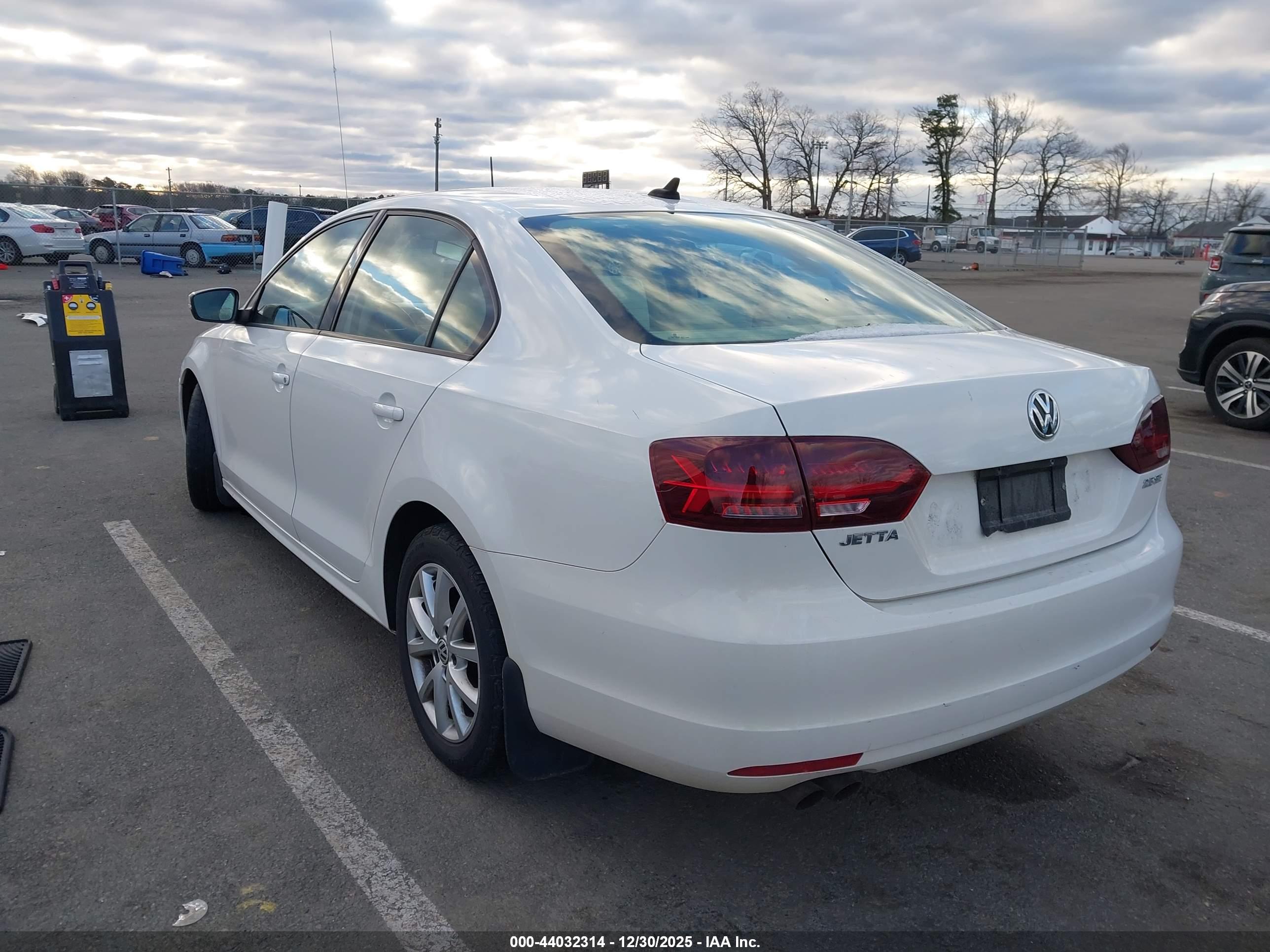 VOLKSWAGEN JETTA image 3