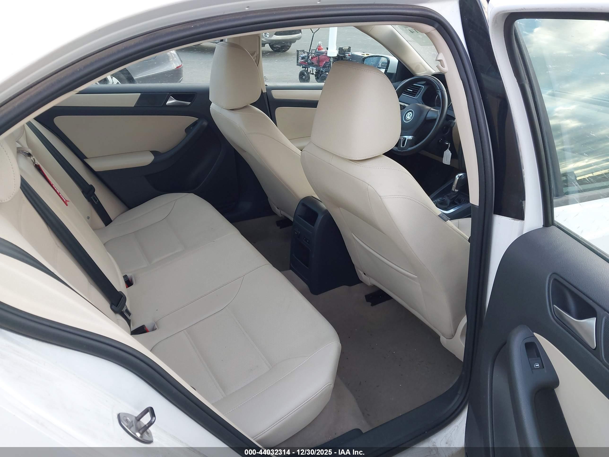 VOLKSWAGEN JETTA image 8