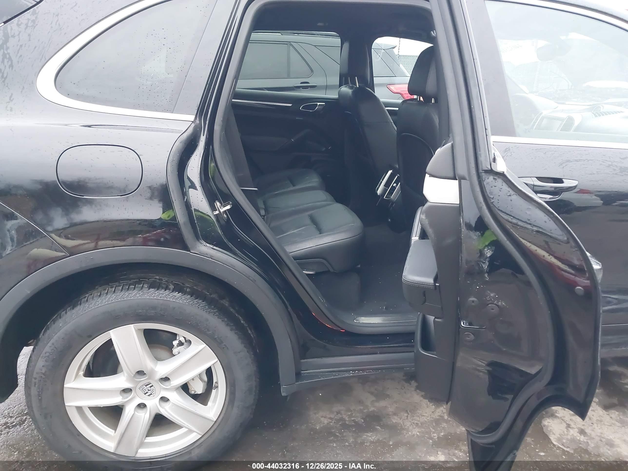 PORSCHE CAYENNE image 8