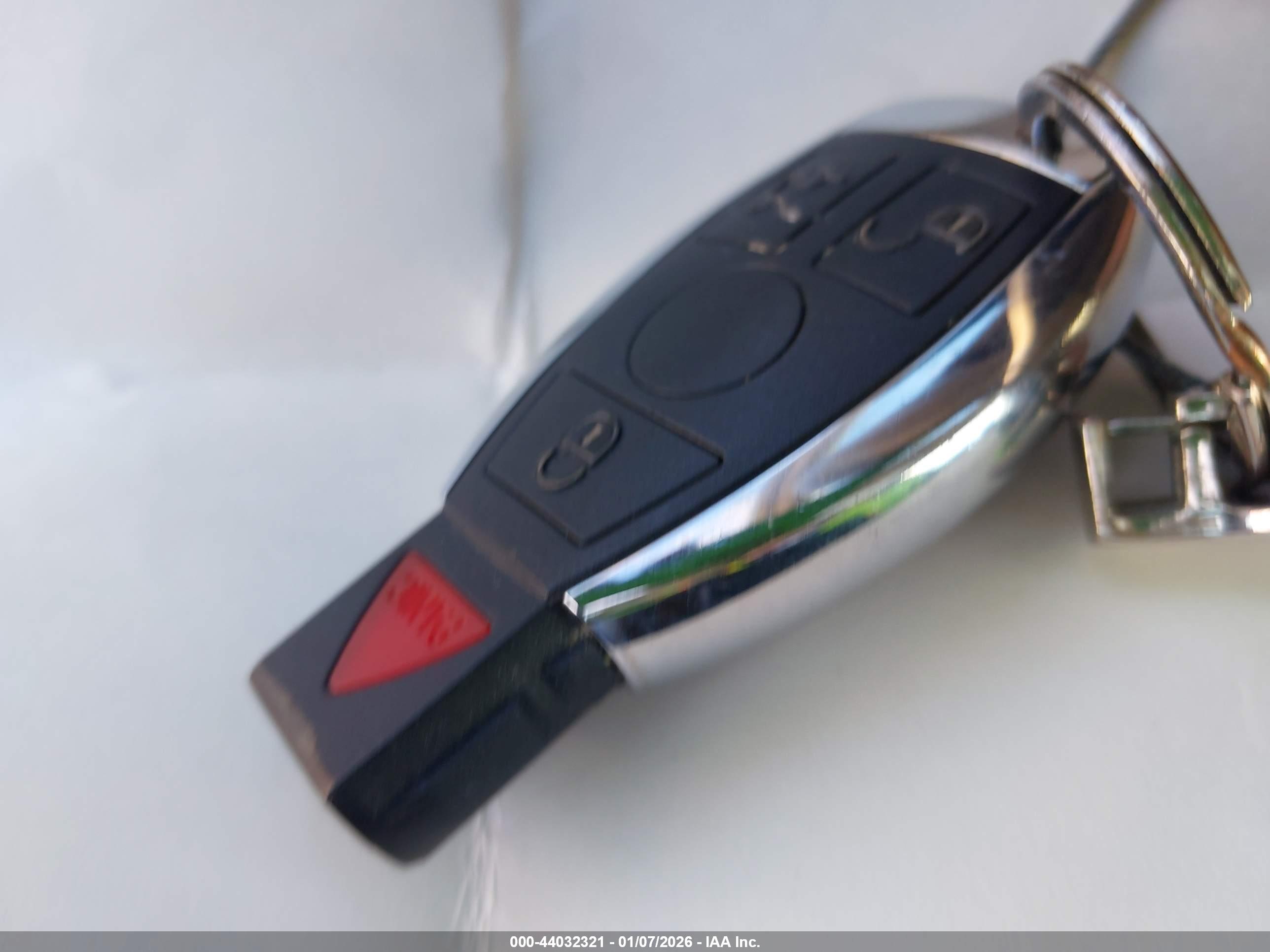MERCEDES-BENZ E image 11