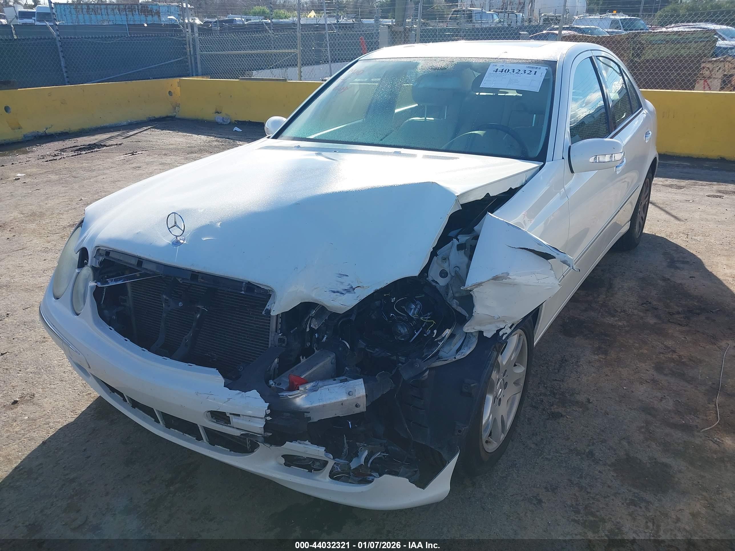 MERCEDES-BENZ E image 6