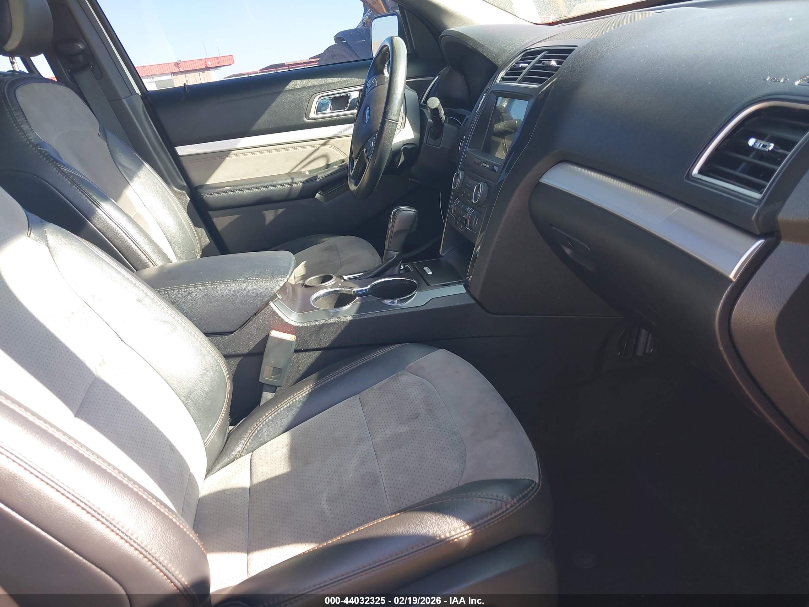 FORD EXPLORER image 5