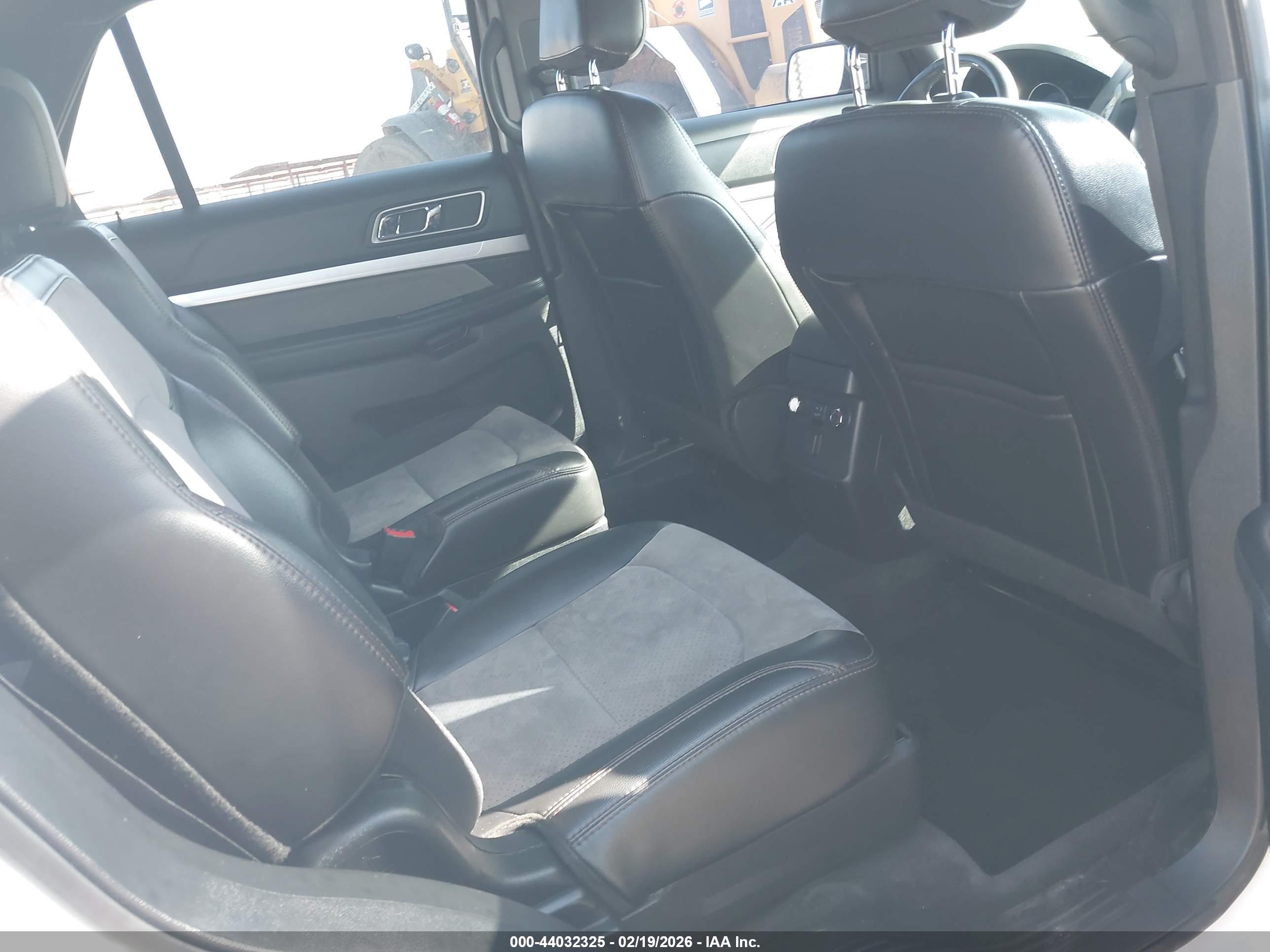 FORD EXPLORER image 8