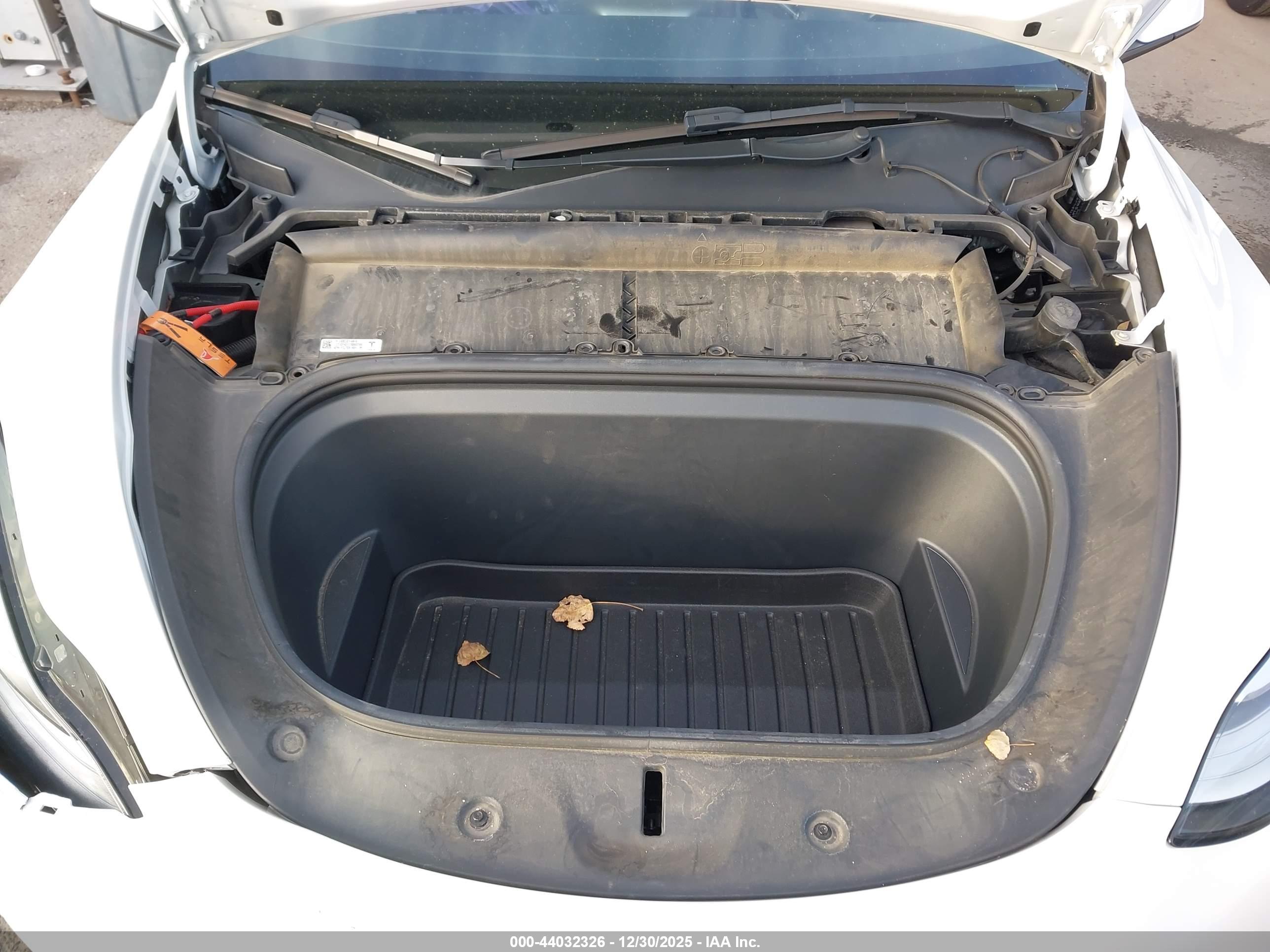 TESLA MODEL image 10