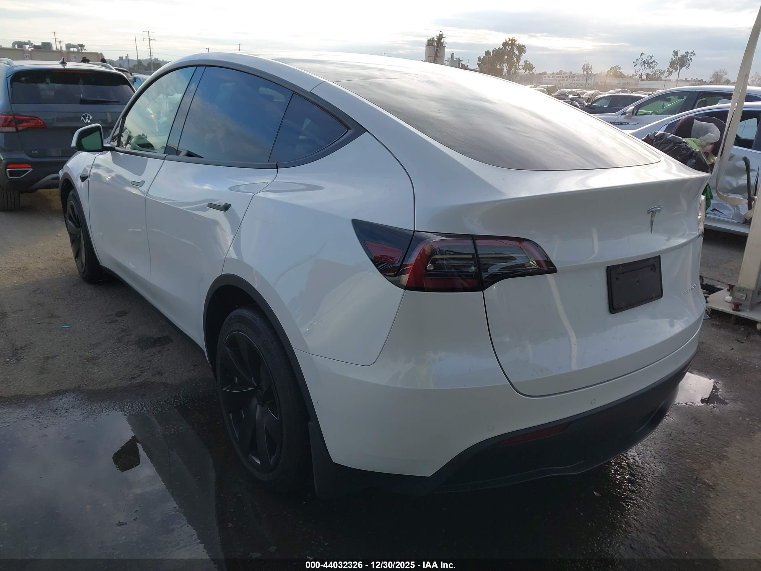 TESLA MODEL image 3