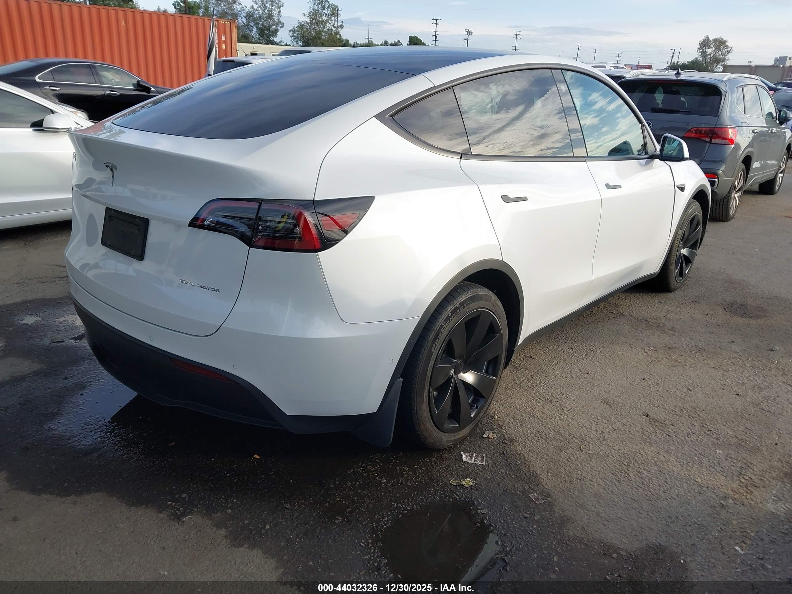 TESLA MODEL image 4
