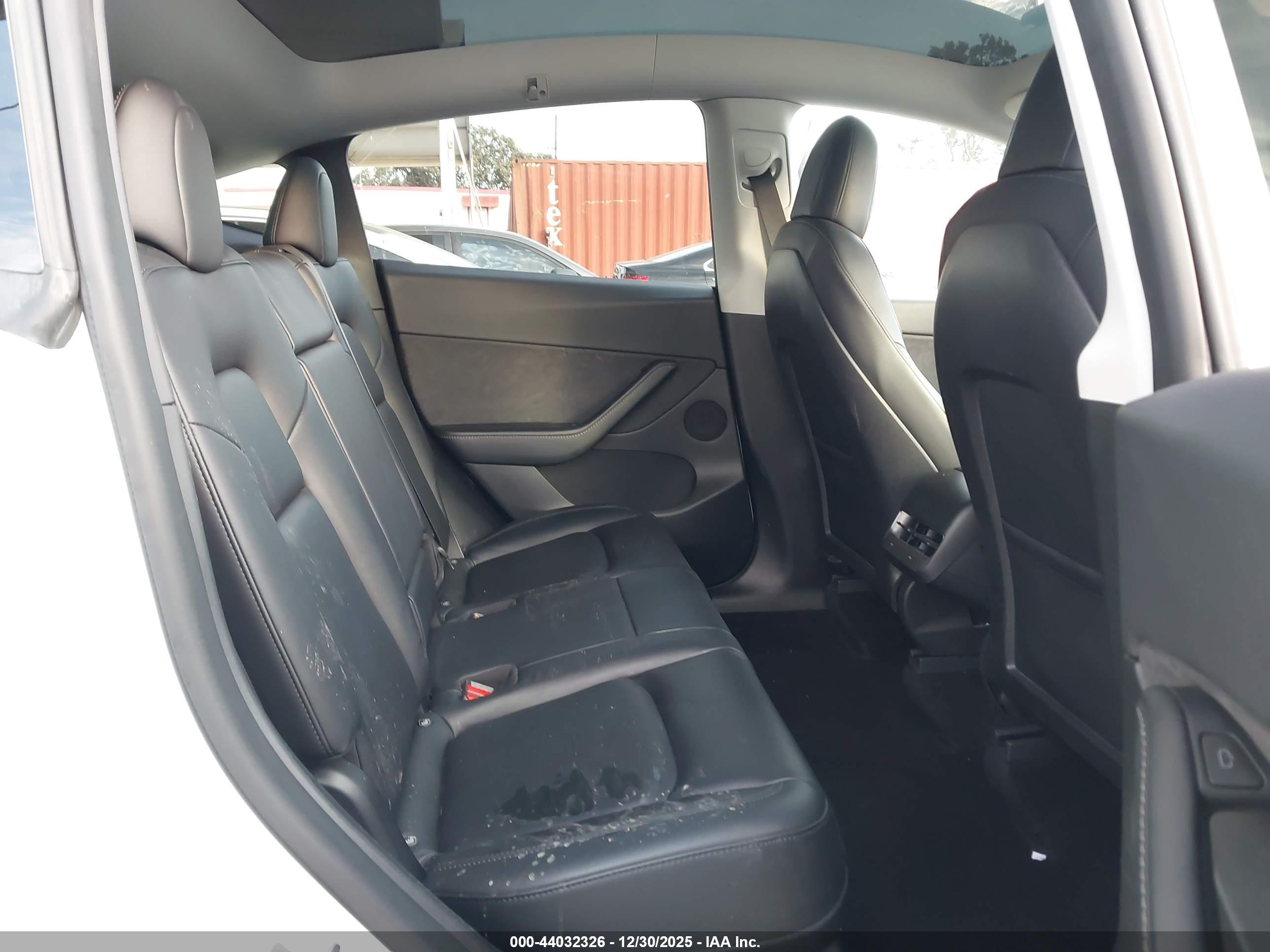 TESLA MODEL image 8